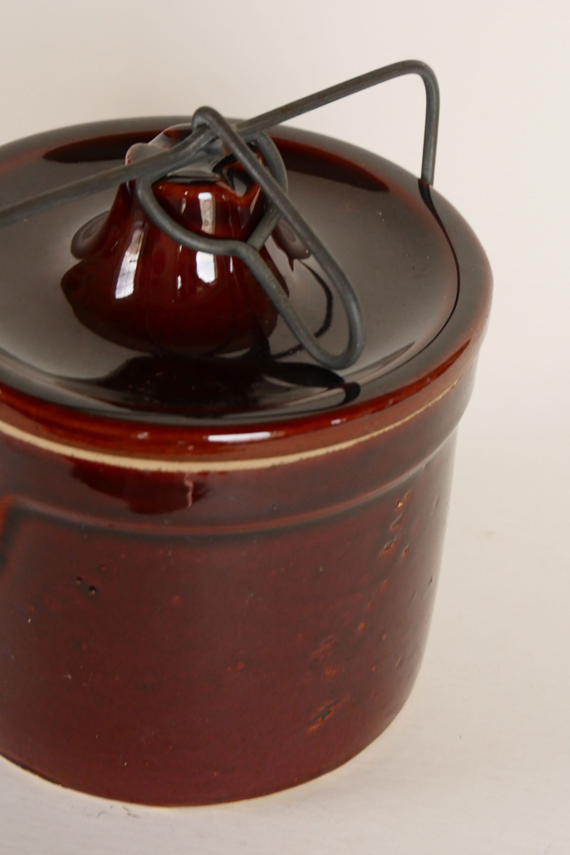 Large Vintage Light Brown Glazed Butter Crock with Metal Fastener, Vintage Farmhouse Stoneware, Vintage Brown Salt Glaze Crock, Vintage Stoneware Crock, Primitive Brown Crock, Vintage Brown Stoneware Jar and Lid, Vintage Home Decor
