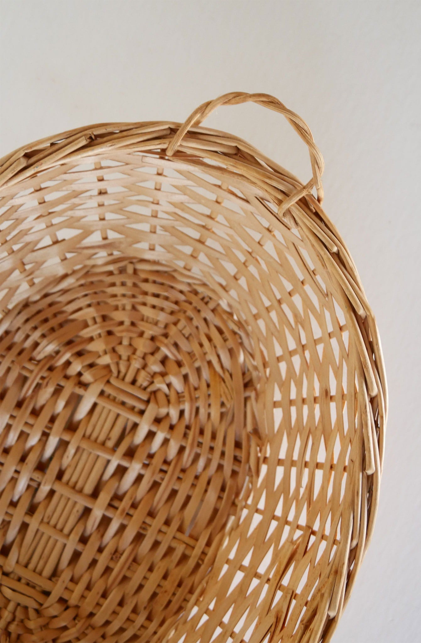 Vintage Light Wicker Oval Basket with Handles, Vintage Wicker Basket Tray, Vintage Boho Basket, Vintage Farmhouse Basket, Boho Basket Wall