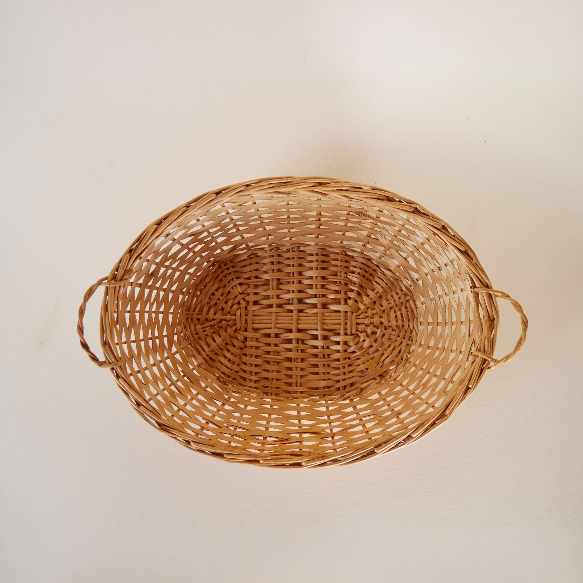Vintage Light Wicker Oval Basket with Handles, Vintage Wicker Basket Tray, Vintage Boho Basket, Vintage Farmhouse Basket, Boho Basket Wall