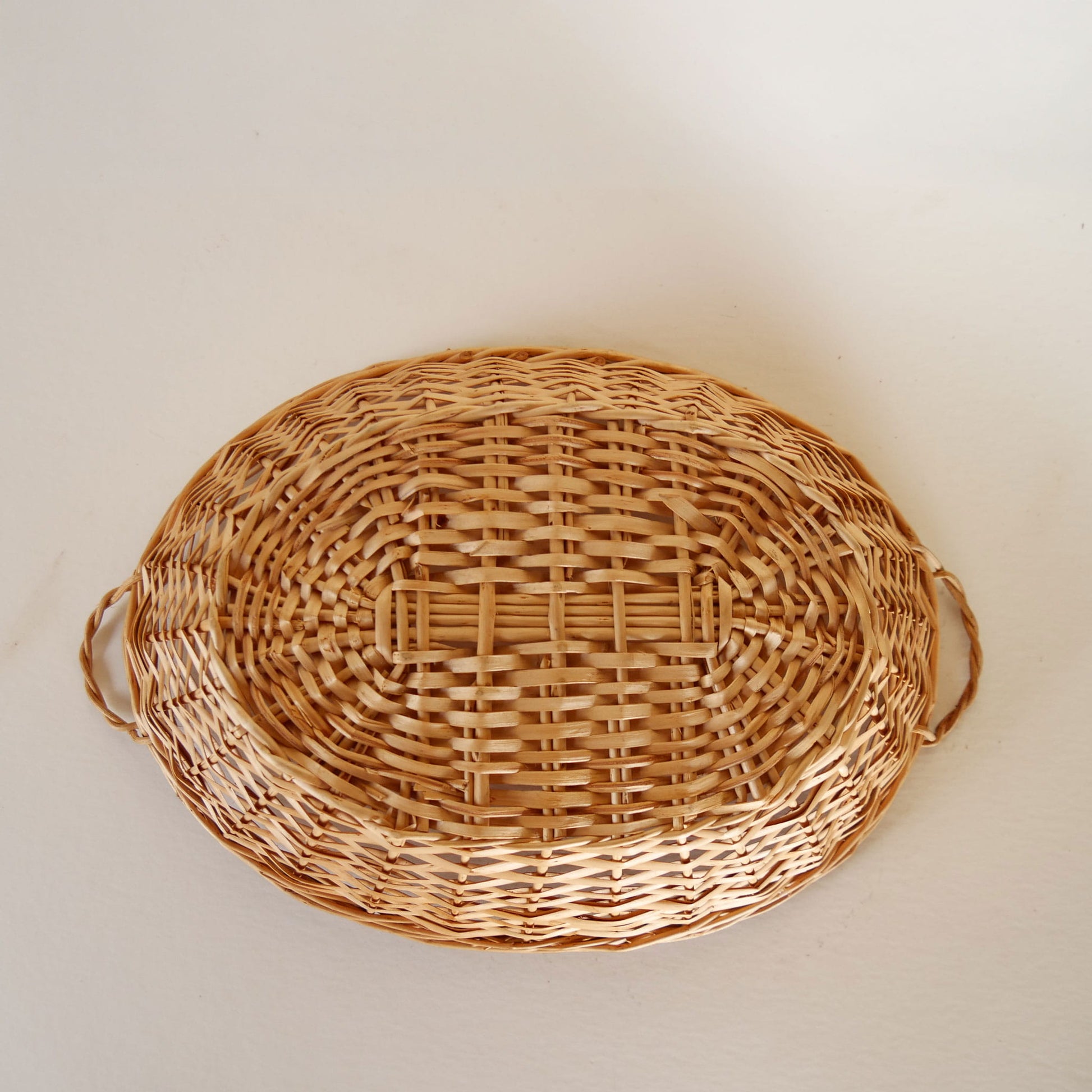 Vintage Light Wicker Oval Basket with Handles, Vintage Wicker Basket Tray, Vintage Boho Basket, Vintage Farmhouse Basket, Boho Basket Wall