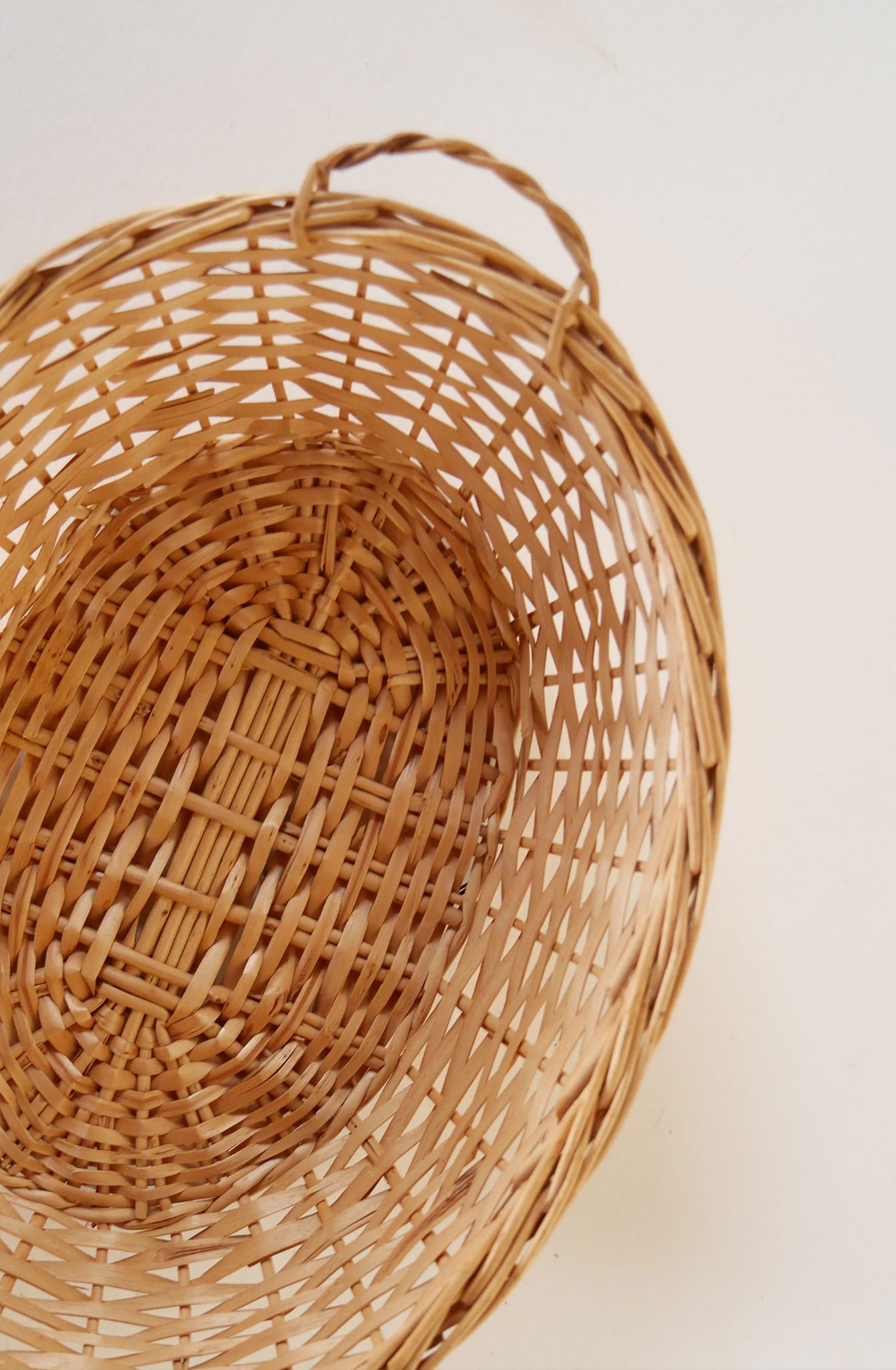 Vintage Light Wicker Oval Basket with Handles, Vintage Wicker Basket Tray, Vintage Boho Basket, Vintage Farmhouse Basket, Boho Basket Wall