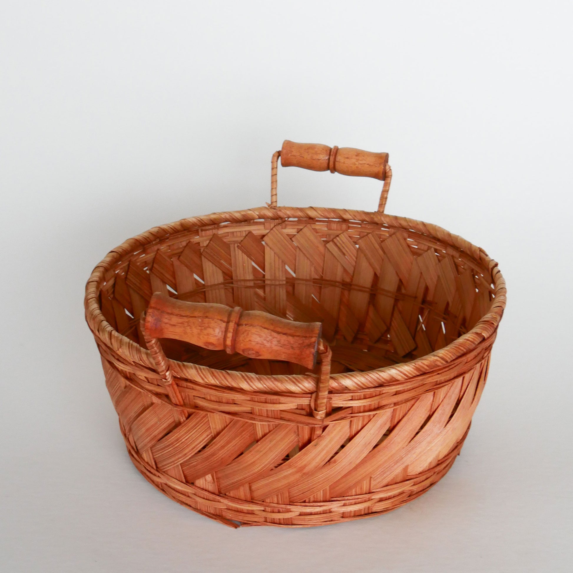 Light Weight Round Wicker Basket Wood Handles, Vintage Basket Decor, Vintage Basket Tray, Vintage Cottage Basket Decor