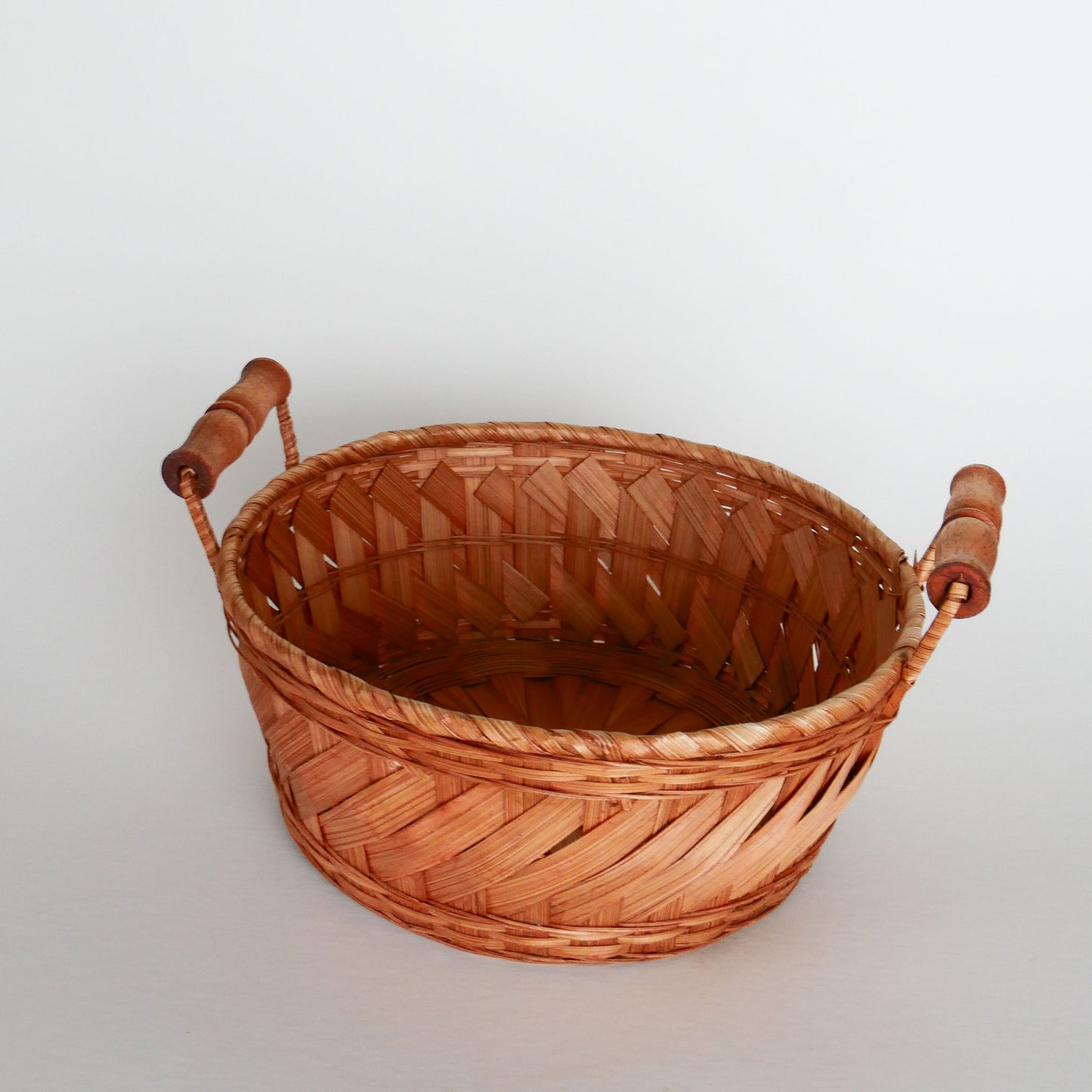 Light Weight Round Wicker Basket Wood Handles, Vintage Basket Decor, Vintage Basket Tray, Vintage Cottage Basket Decor