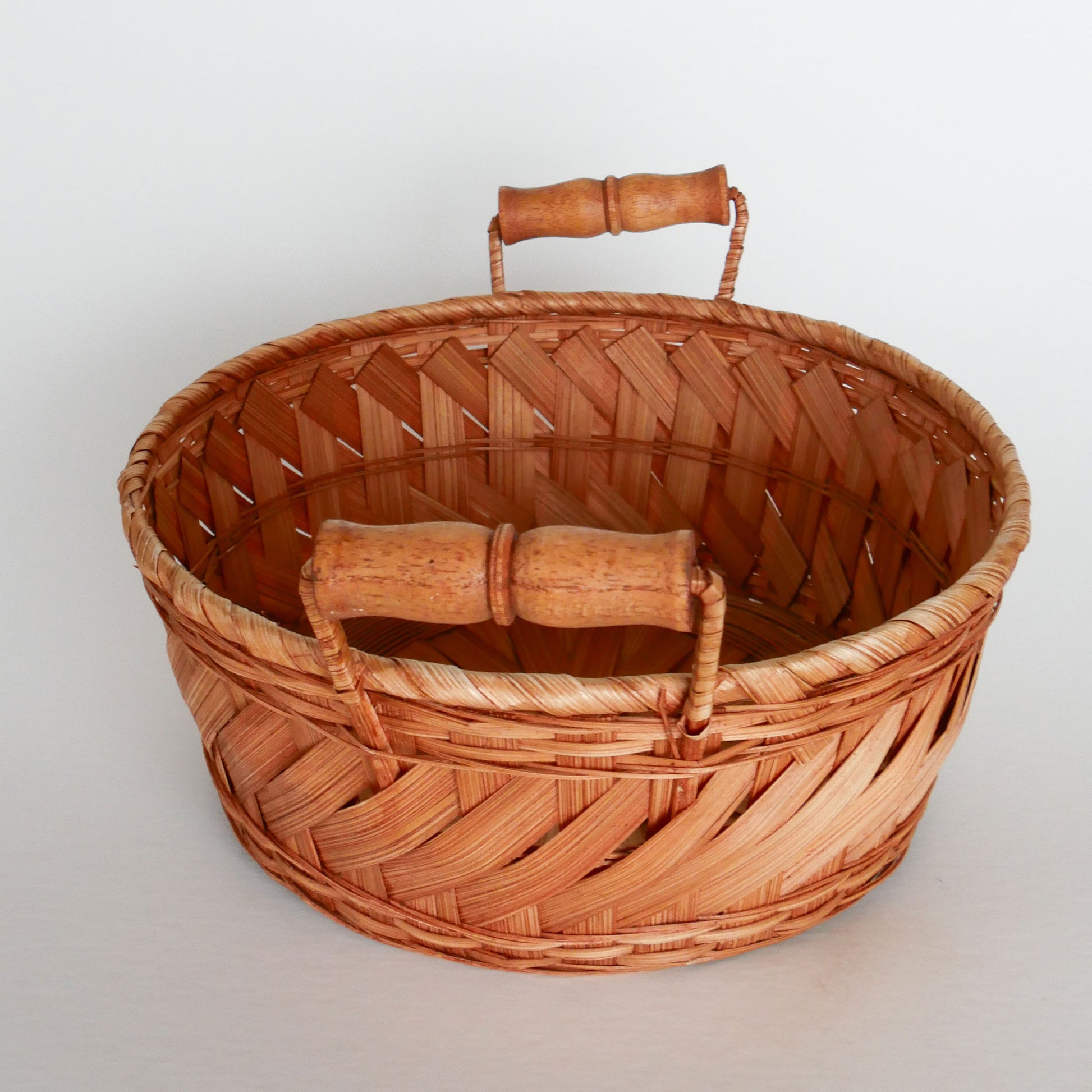Light Weight Round Wicker Basket Wood Handles, Vintage Basket Decor, Vintage Basket Tray, Vintage Cottage Basket Decor