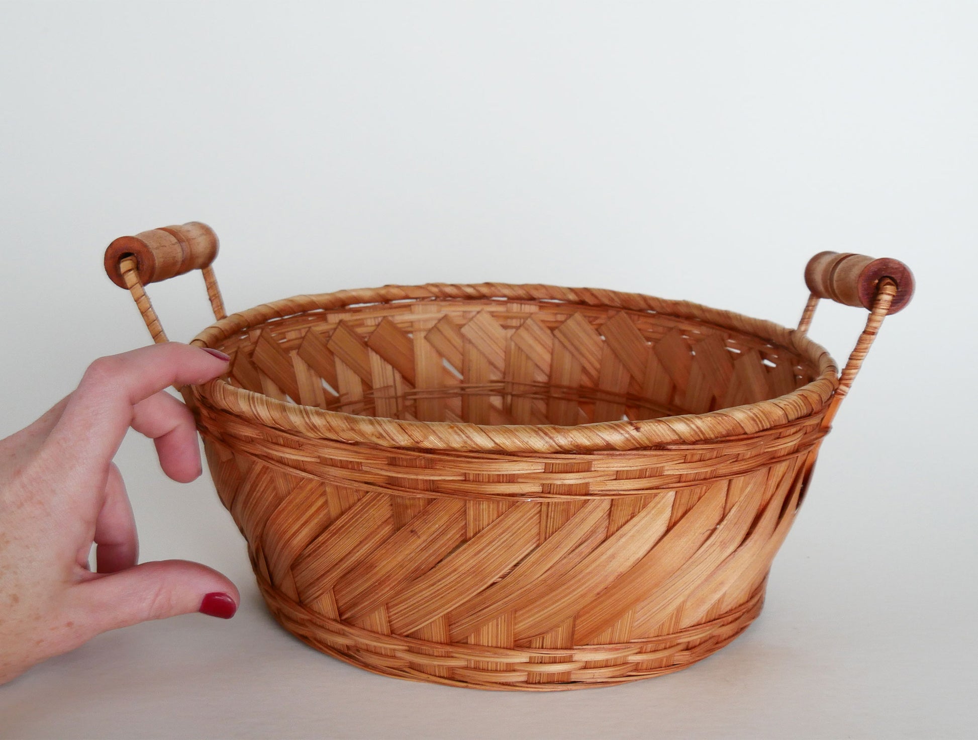 Light Weight Round Wicker Basket Wood Handles, Vintage Basket Decor, Vintage Basket Tray, Vintage Cottage Basket Decor
