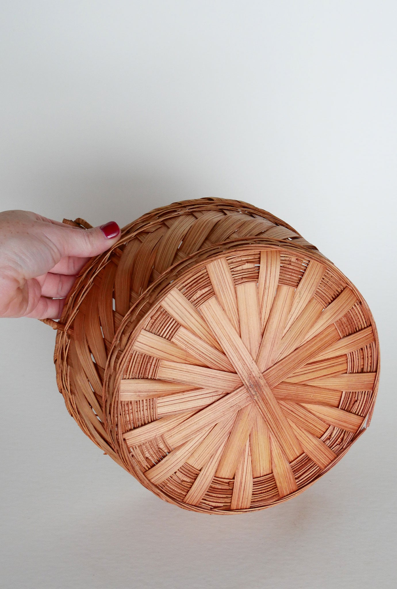 Light Weight Round Wicker Basket Wood Handles, Vintage Basket Decor, Vintage Basket Tray, Vintage Cottage Basket Decor