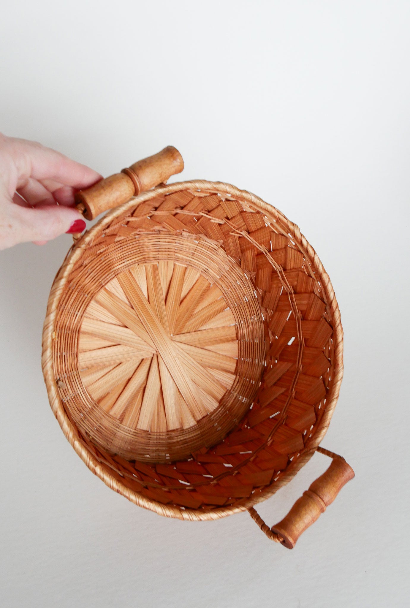 Light Weight Round Wicker Basket Wood Handles, Vintage Basket Decor, Vintage Basket Tray, Vintage Cottage Basket Decor
