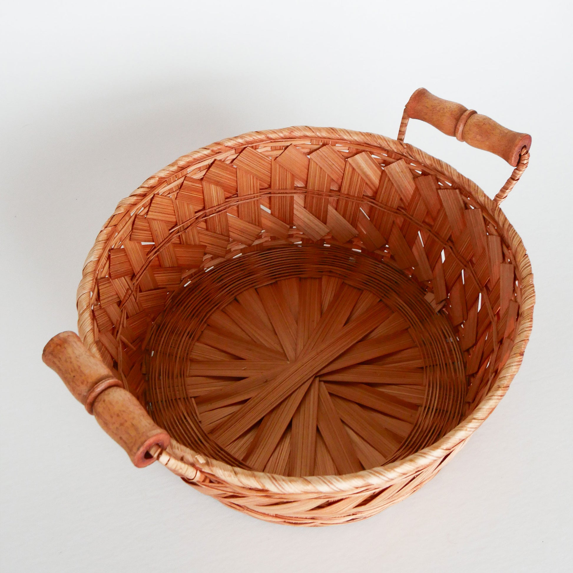 Light Weight Round Wicker Basket Wood Handles, Vintage Basket Decor, Vintage Basket Tray, Vintage Cottage Basket Decor