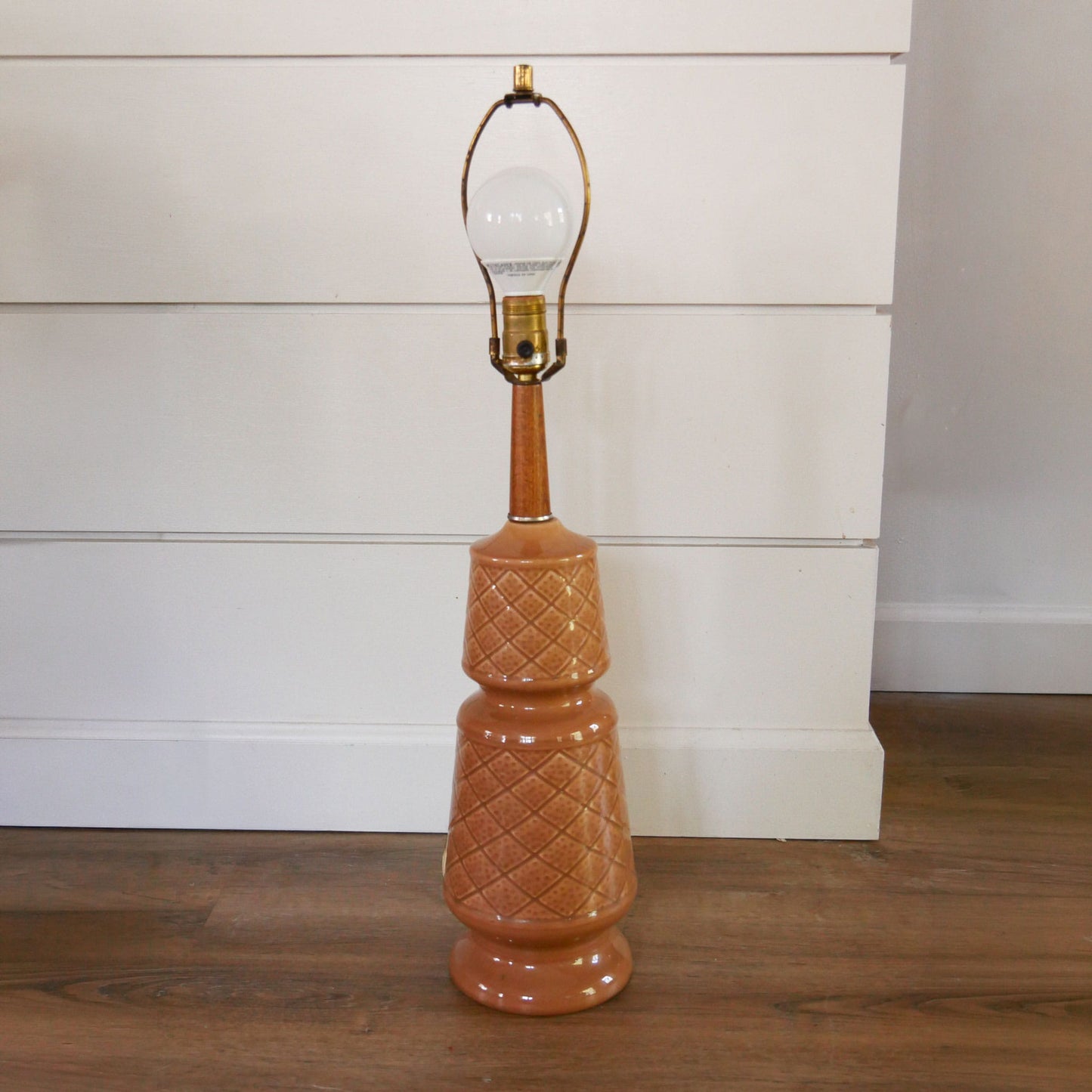 Vintage MCM Tan Checkered Table Lamp, Glazed Table Lamp, VIntage MCM Glazed Table Lamp, Tan Checkered Table Lamp, Vintage Lamp