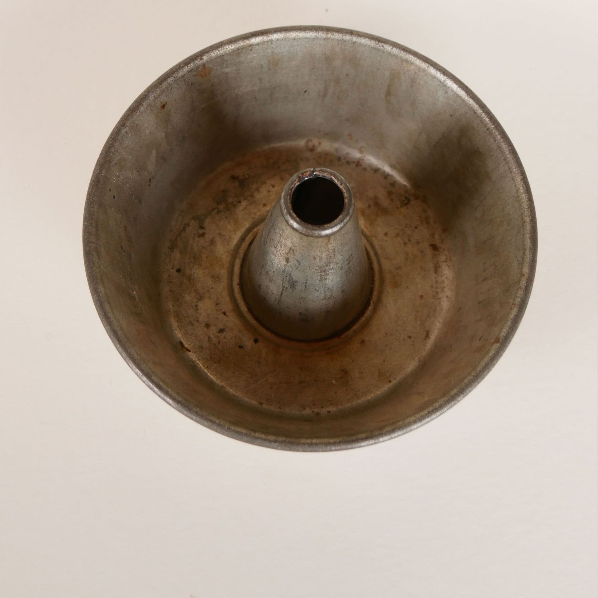 Small Vintage Metal Bundt Pan, Vintage Farmhouse Kitchen Decor, Vintage Kitchen Pan, Vintage Metal Bundt Pan