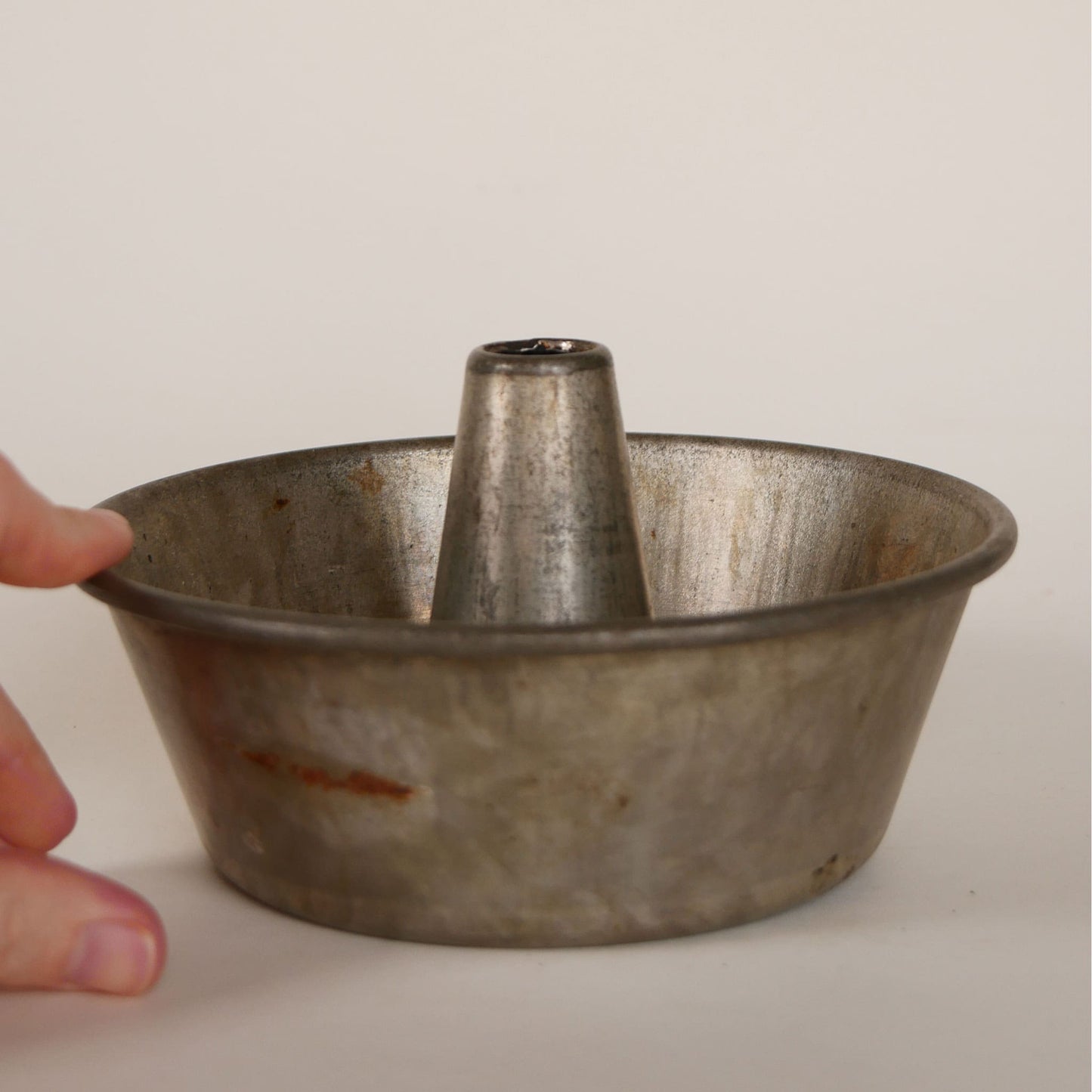 Small Vintage Metal Bundt Pan, Vintage Farmhouse Kitchen Decor, Vintage Kitchen Pan, Vintage Metal Bundt Pan