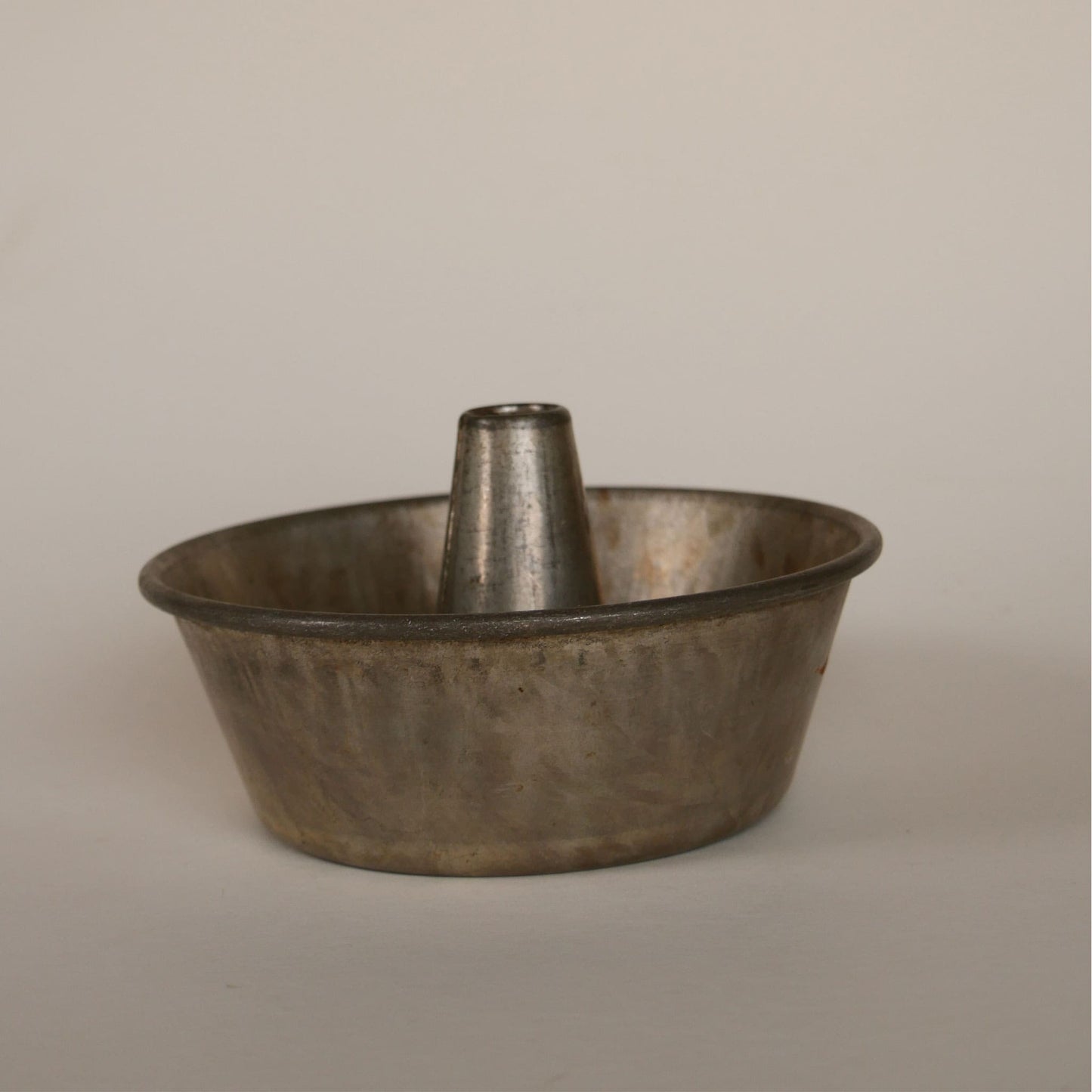 Small Vintage Metal Bundt Pan, Vintage Farmhouse Kitchen Decor, Vintage Kitchen Pan, Vintage Metal Bundt Pan