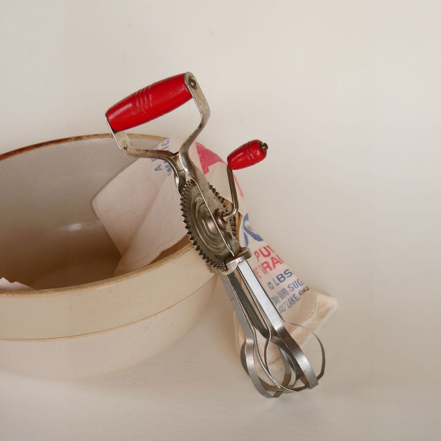 Vintage Handheld Mixer with Red Handles, Country Kitchen Utensils, Vintage Red Kitchen Utensils, Vintage REtro Red Kitchen, Vintage Egg Mixer, Vintage Red Handle Egg Mixer