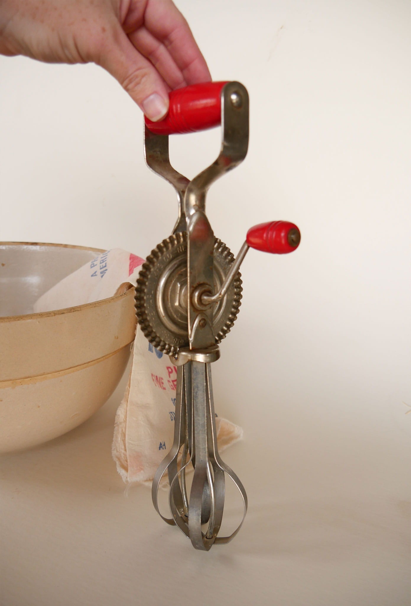 Vintage Handheld Mixer with Red Handles, Country Kitchen Utensils, Vintage Red Kitchen Utensils, Vintage REtro Red Kitchen, Vintage Egg Mixer, Vintage Red Handle Egg Mixer