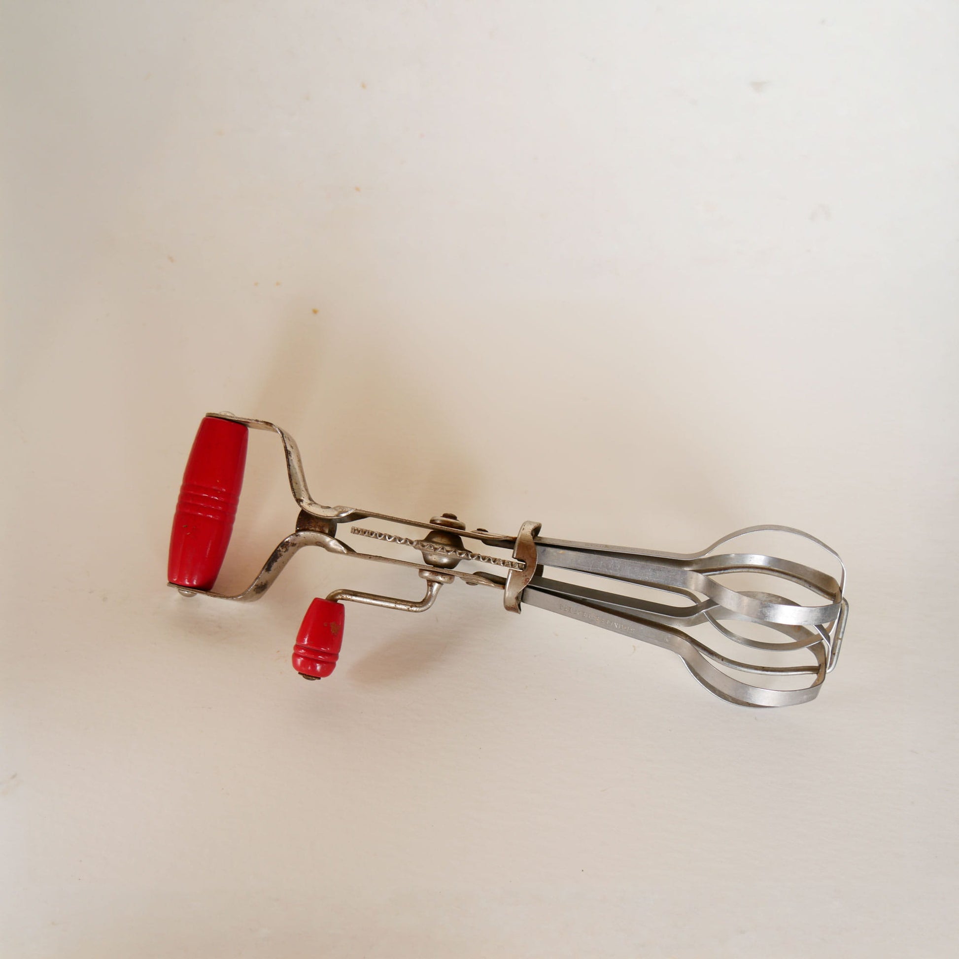 Vintage Handheld Mixer with Red Handles, Country Kitchen Utensils, Vintage Red Kitchen Utensils, Vintage REtro Red Kitchen, Vintage Egg Mixer, Vintage Red Handle Egg Mixer