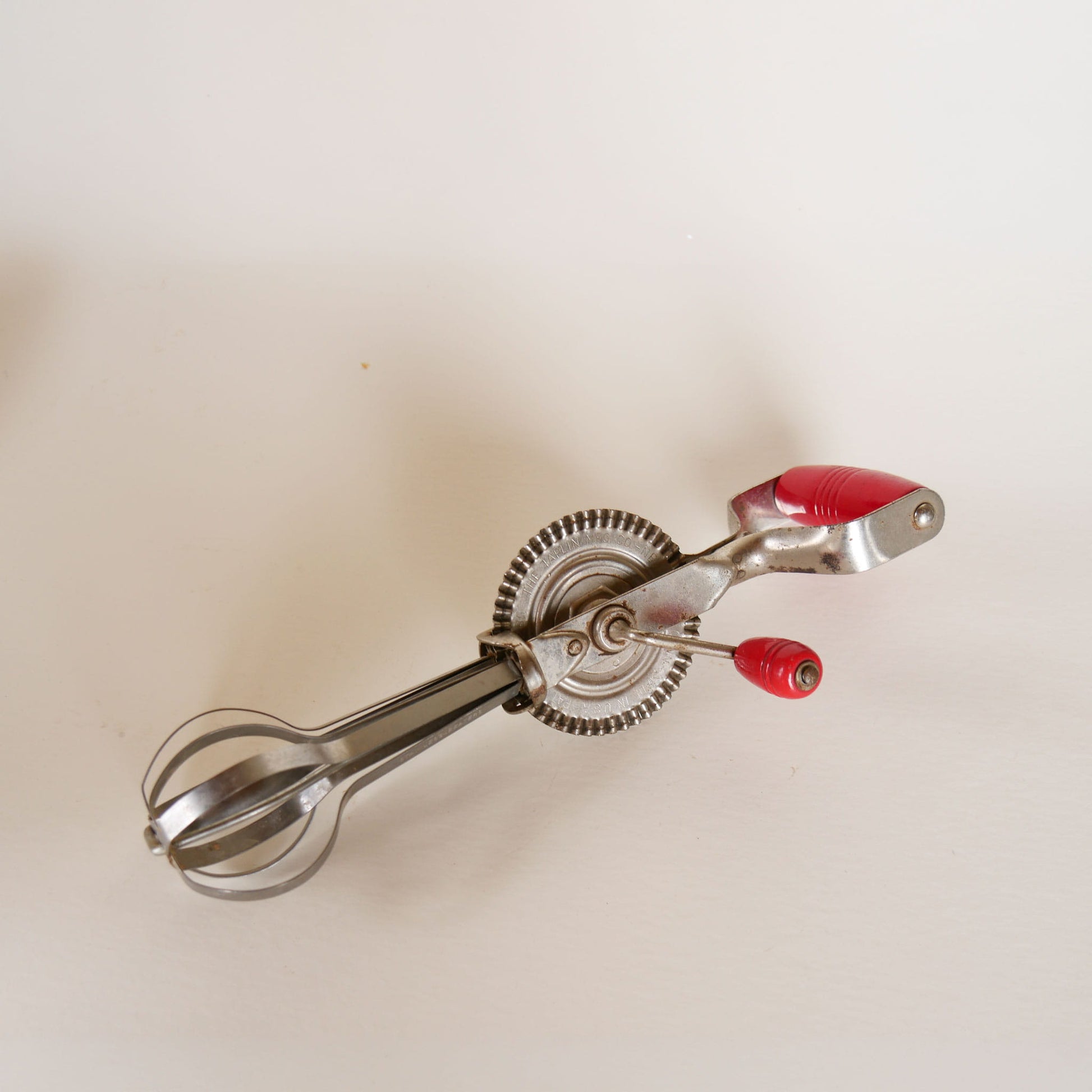 Vintage Handheld Mixer with Red Handles, Country Kitchen Utensils, Vintage Red Kitchen Utensils, Vintage REtro Red Kitchen, Vintage Egg Mixer, Vintage Red Handle Egg Mixer