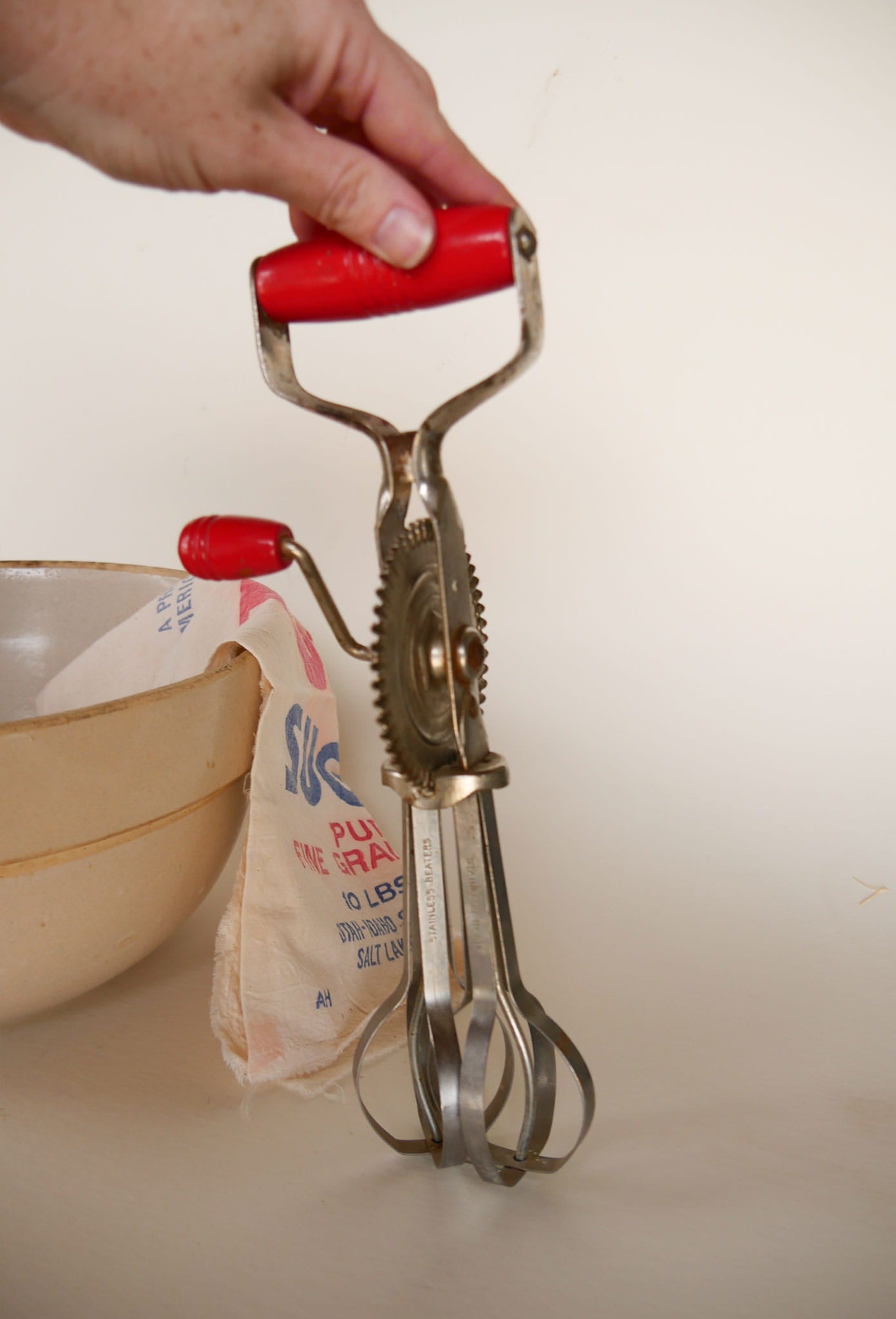 Vintage Handheld Mixer with Red Handles, Country Kitchen Utensils, Vintage Red Kitchen Utensils, Vintage REtro Red Kitchen, Vintage Egg Mixer, Vintage Red Handle Egg Mixer