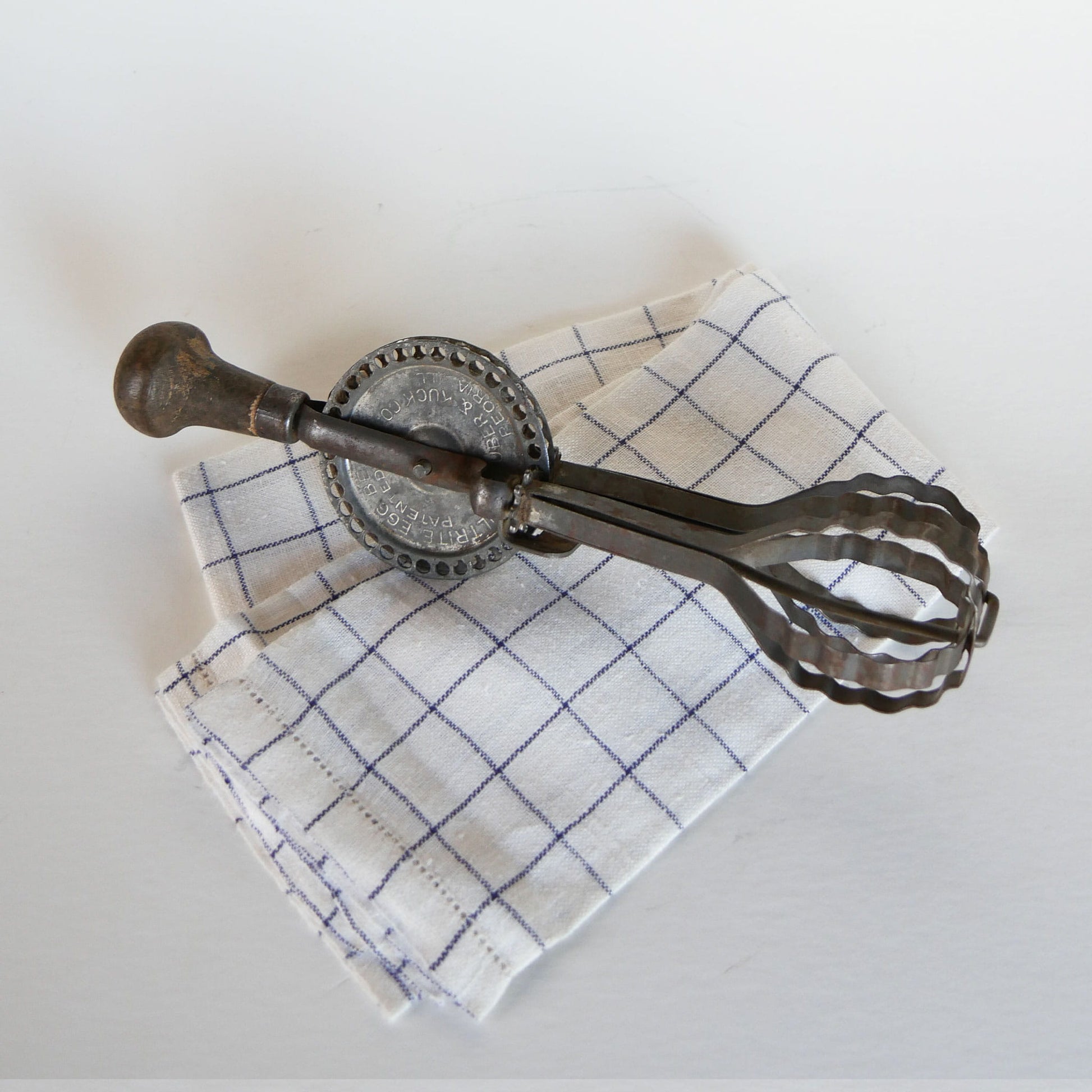 Vintage Metal Egg Beater, Vintage Kitchen Decor, Vintage Home DEcor, Vintage Egg Mixer