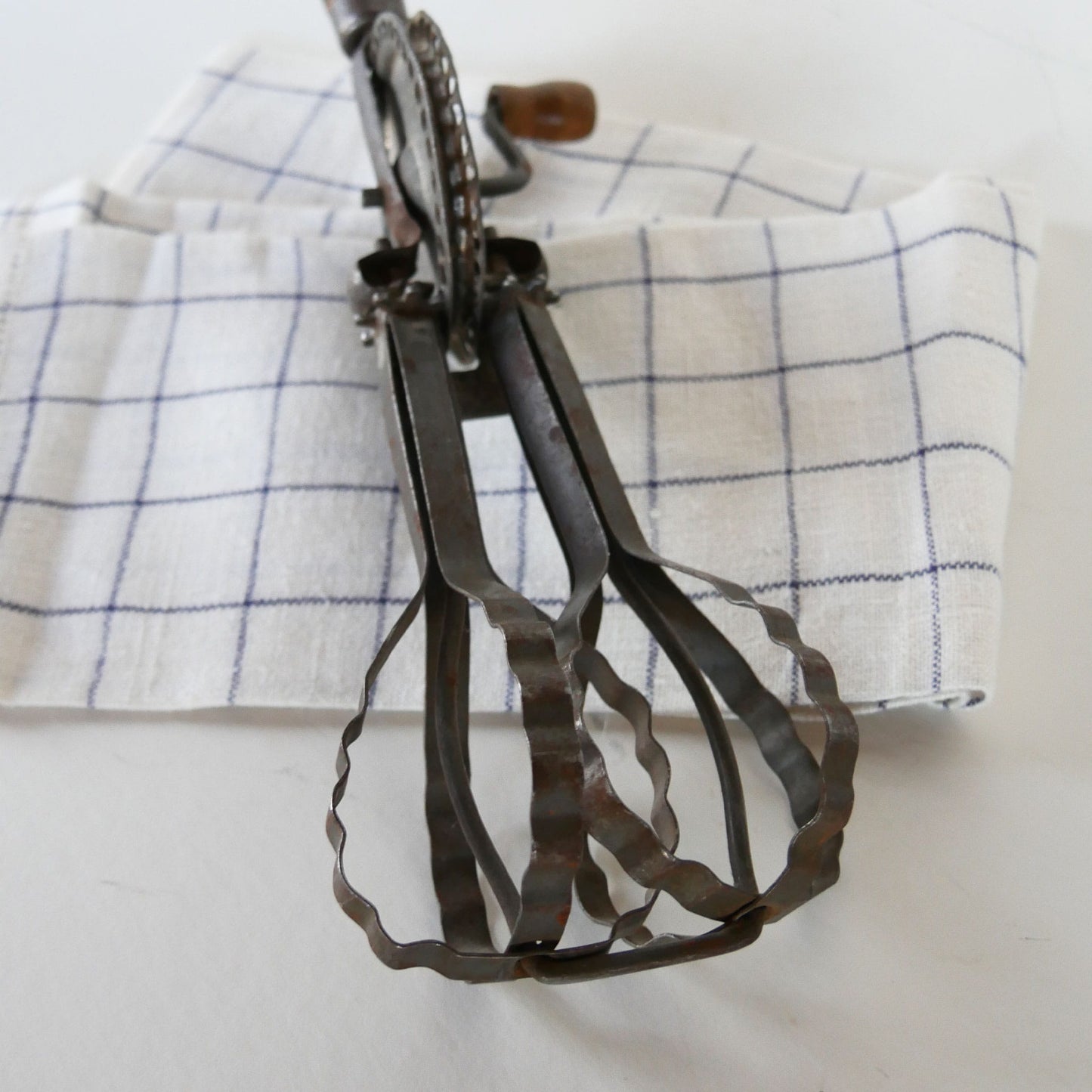 Vintage Metal Egg Beater, Vintage Kitchen Decor, Vintage Home DEcor, Vintage Egg Mixer