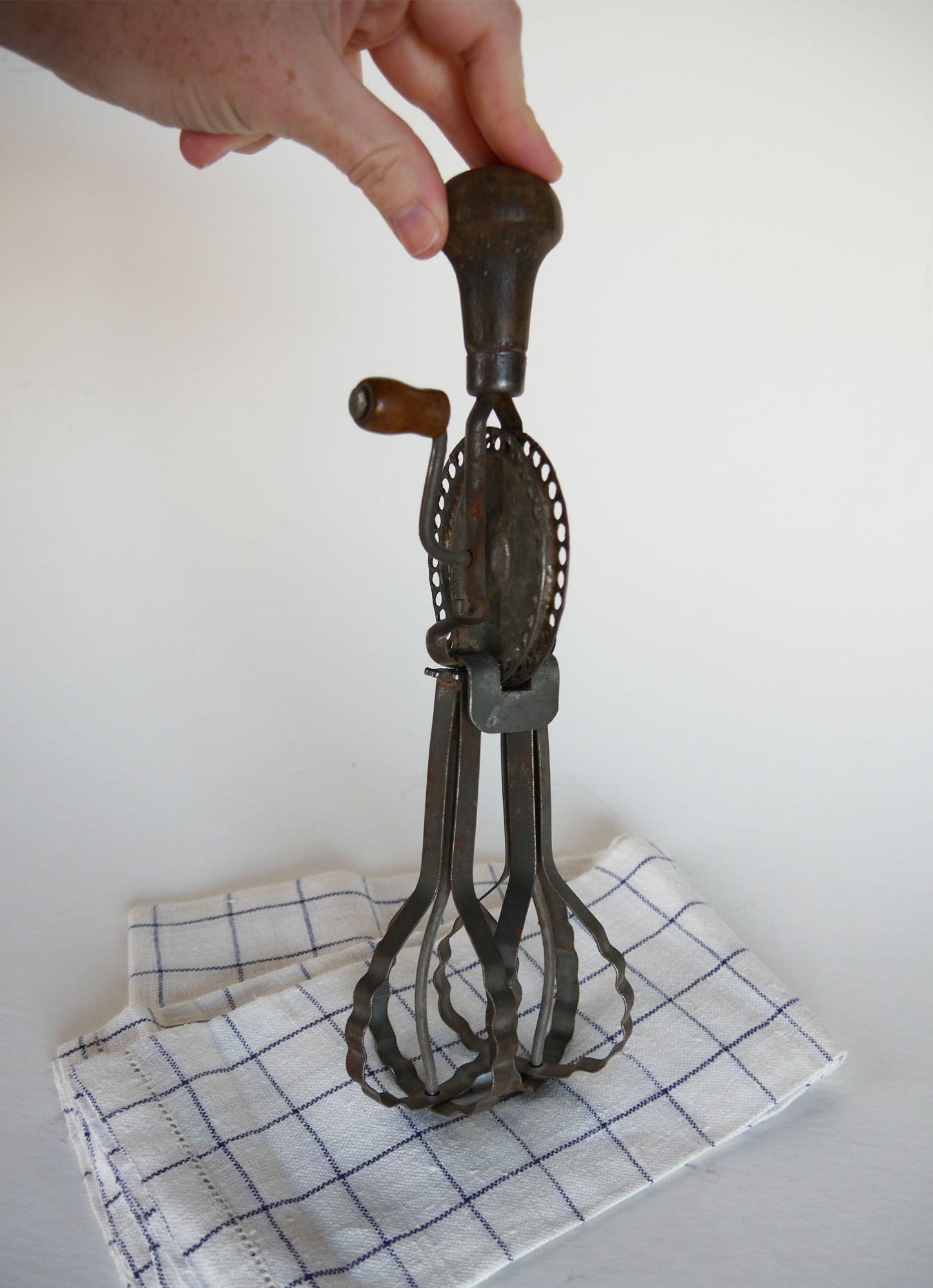 Vintage Metal Egg Beater, Vintage Kitchen Decor, Vintage Home DEcor, Vintage Egg Mixer
