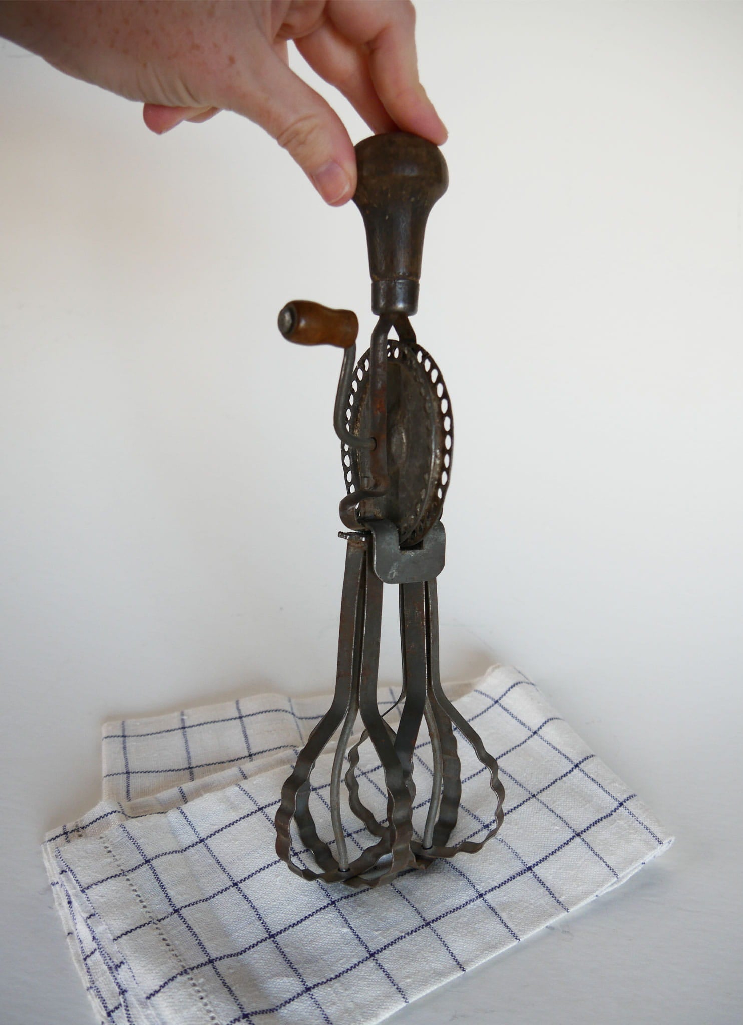 Vintage Metal Egg Beater, Vintage Kitchen Decor, Vintage Home DEcor, Vintage Egg Mixer