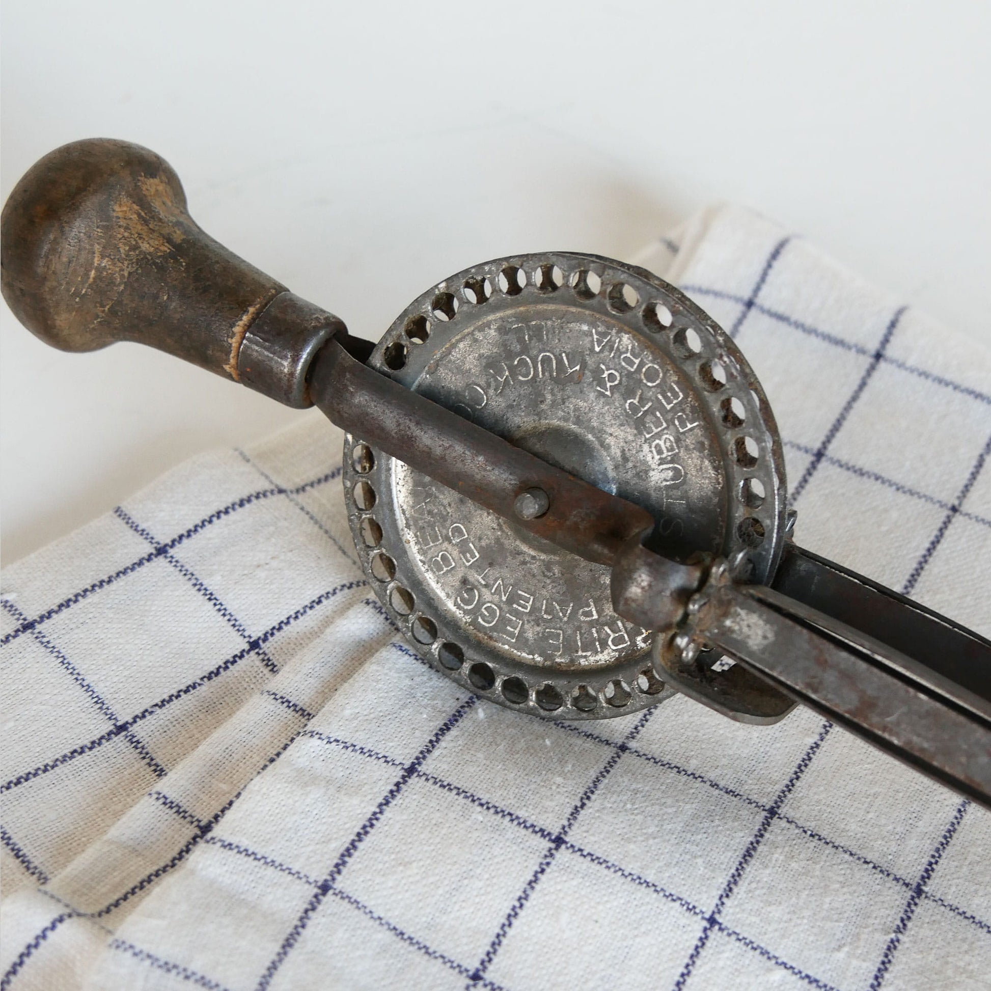 Vintage Metal Egg Beater, Vintage Kitchen Decor, Vintage Home DEcor, Vintage Egg Mixer