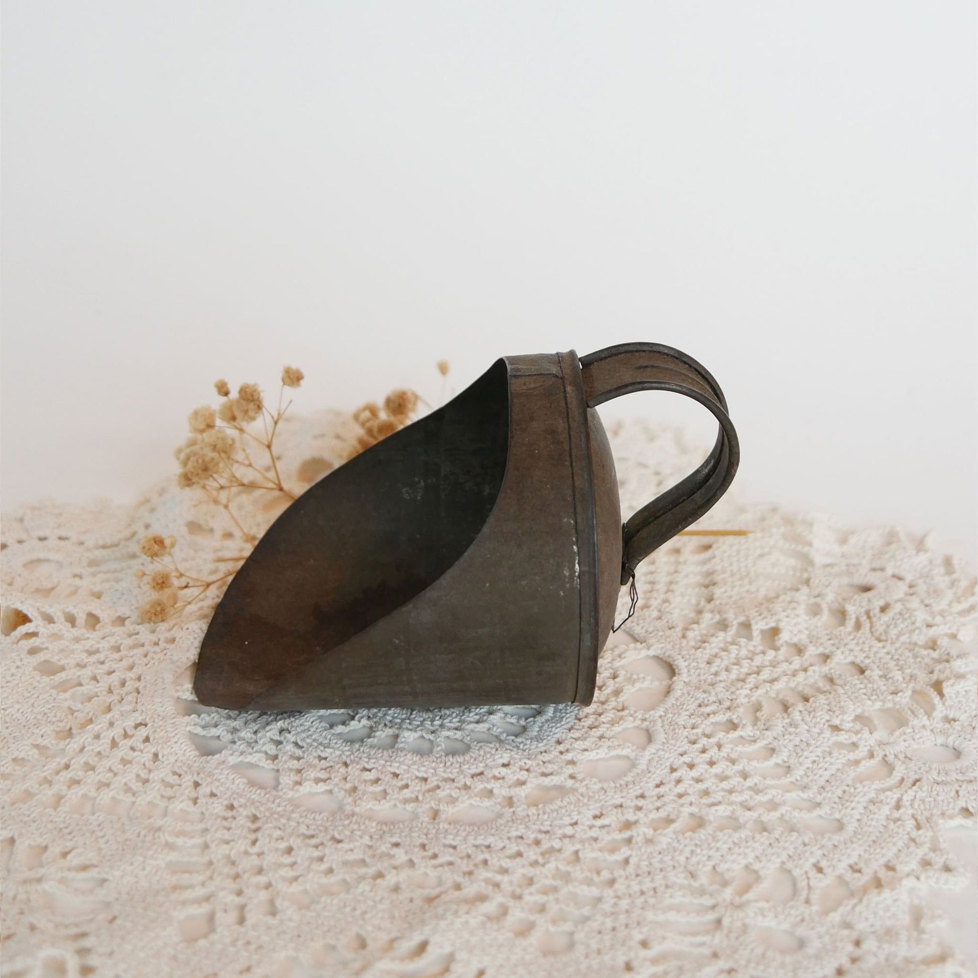 Vintage Metal Scoop Vintage Farmhouse Kitchen Decor Vintage Primitive Kitchen Decor Vintage Scoop 