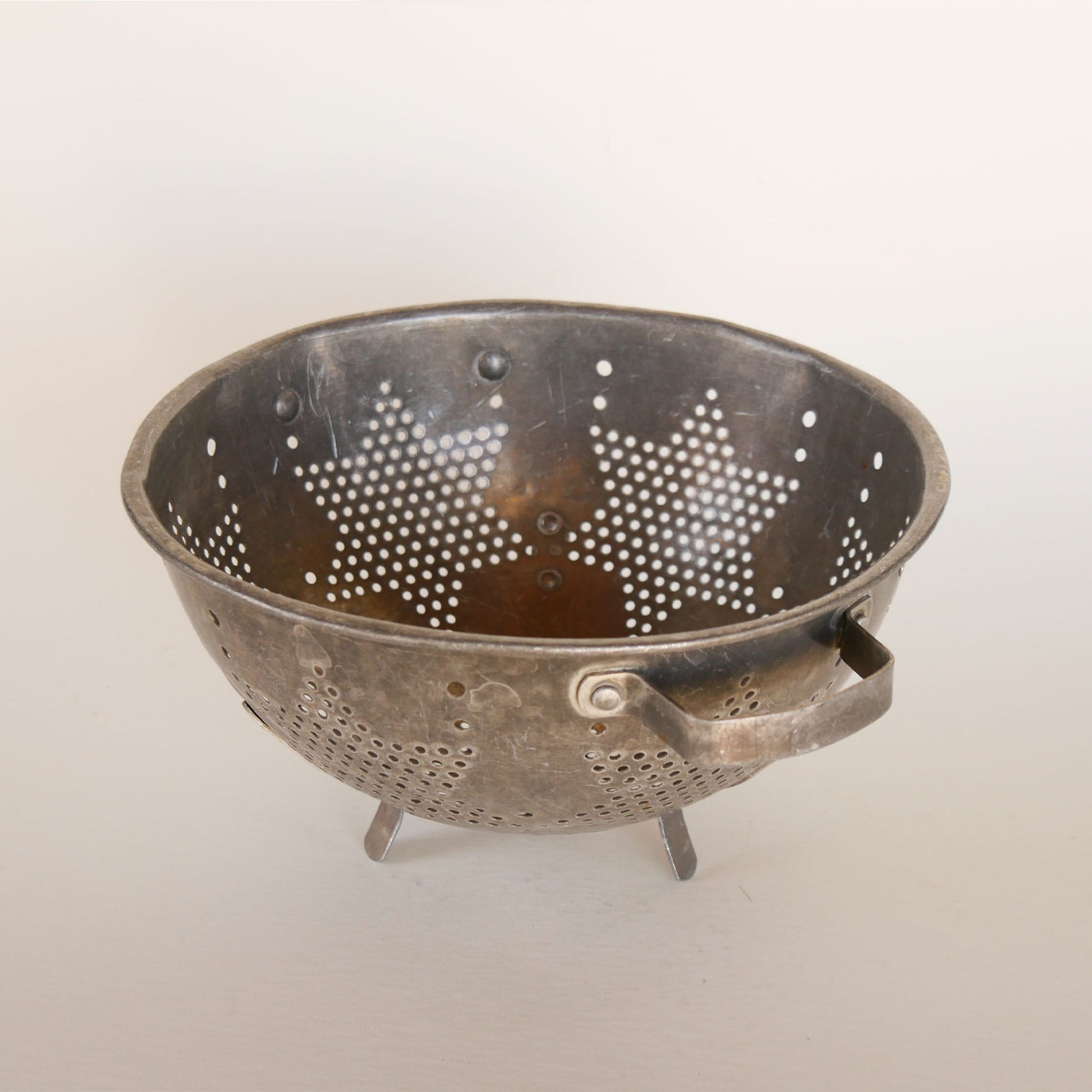 Vintage Metal Star Shaped Colander, Vintage Metal Colander, Vintage Kitchen Decor, Vintage Farmhouse Kitchen, Farmhose Kitchen Utensils, Vintage Kitchen Wall Decor, Vintage Colander