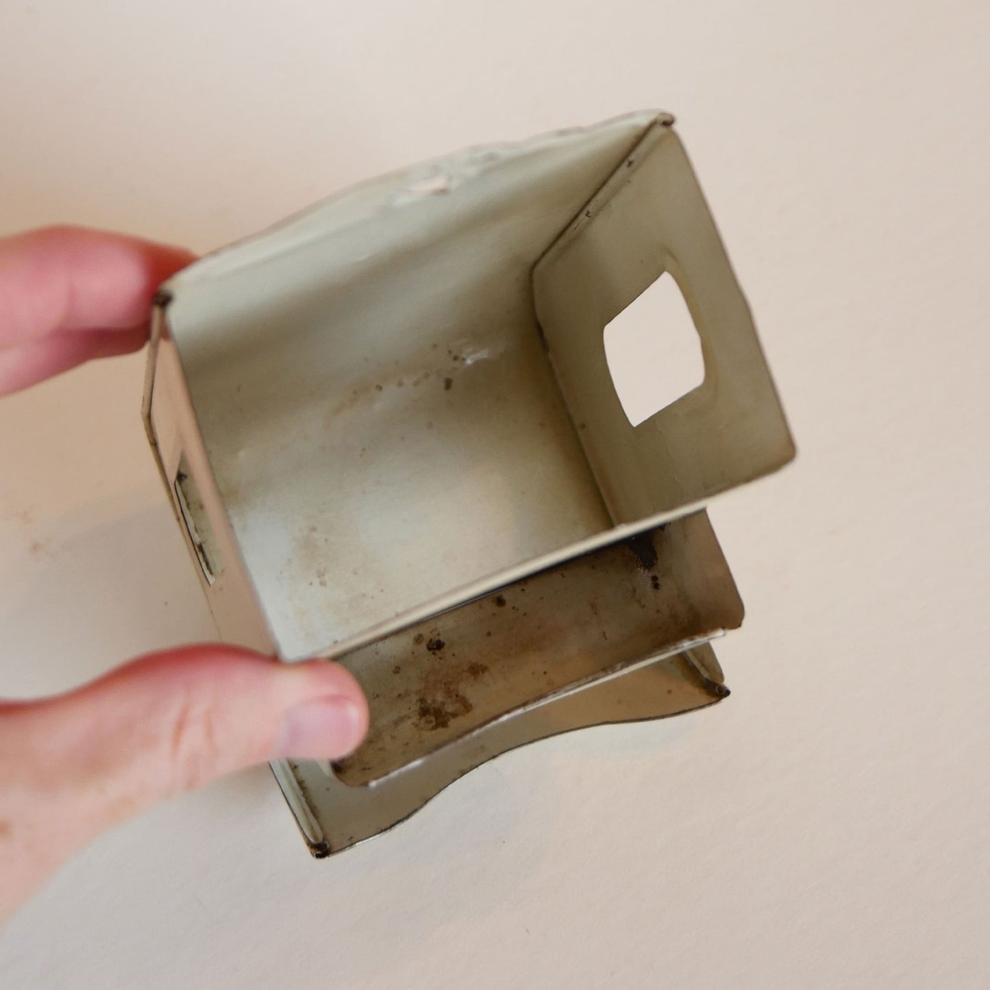 Vintage Hall Red Poppy Metal Wall-Mounted Match Holder, Vintage Matchbox holder