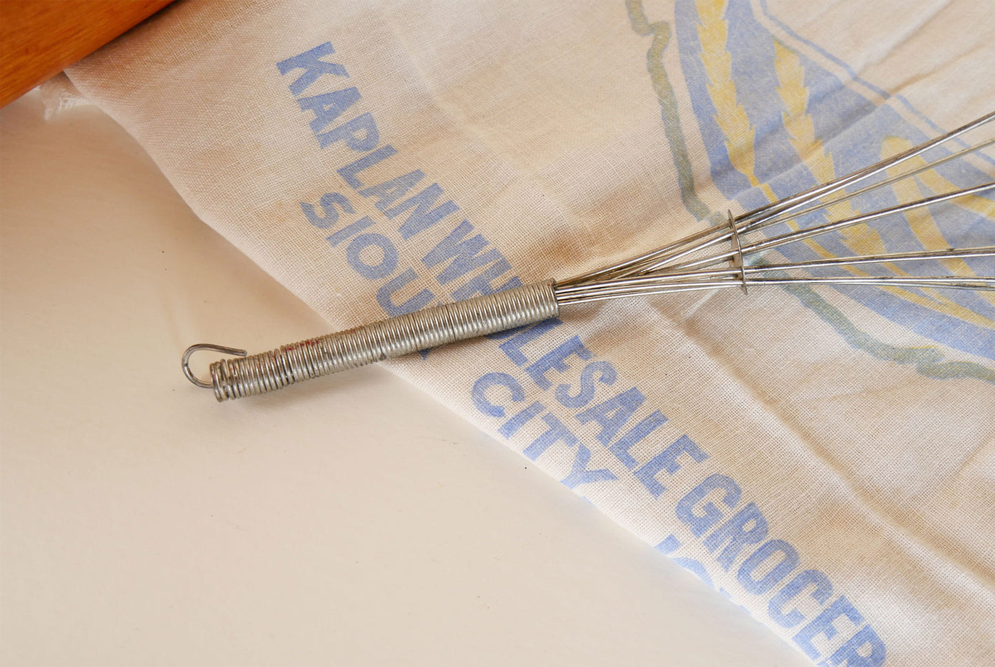 Vintage Metal Whisk, Vintage Farmhouse Whisk, Vintage Kitchen Decor, Vintage Farmhouse Kitchen, Farmhose Kitchen Utensils, Vintage Kitchen Wall Decor, Vintage Whisk