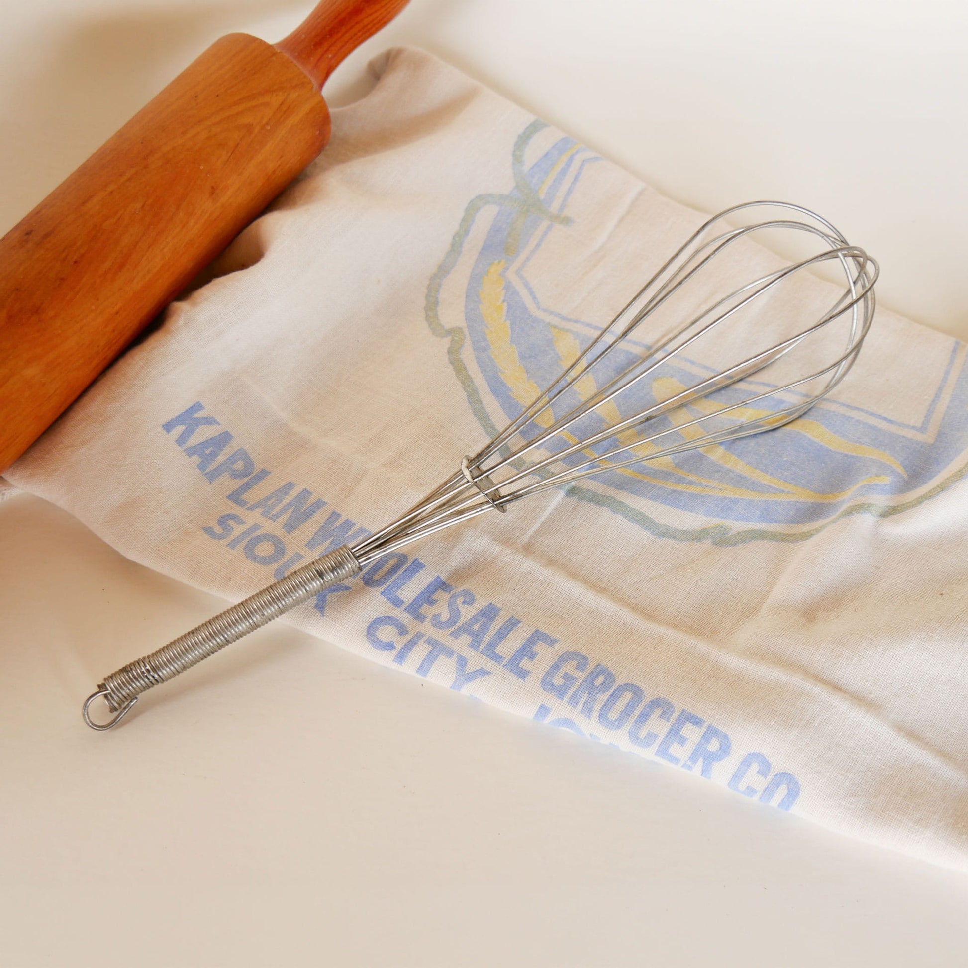 Vintage Metal Whisk, Vintage Farmhouse Whisk, Vintage Kitchen Decor, Vintage Farmhouse Kitchen, Farmhose Kitchen Utensils, Vintage Kitchen Wall Decor, Vintage Whisk