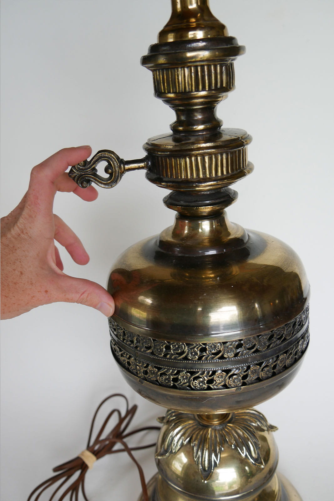 Vintage Ornate Gold Table Lamp, Ornate BRass Lamp, Vintage brass Lamp, Brass Table Lamp, Vintage Ornate BRass Table Lamp