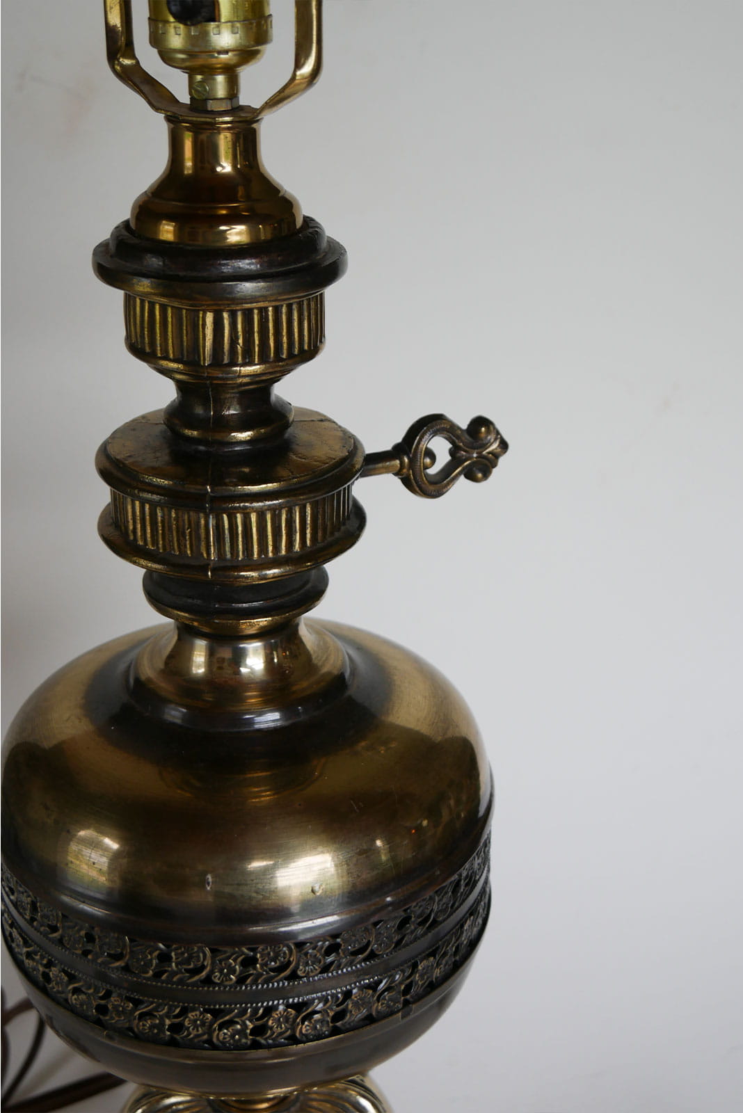 Vintage Ornate Gold Table Lamp, Ornate BRass Lamp, Vintage brass Lamp, Brass Table Lamp, Vintage Ornate BRass Table Lamp