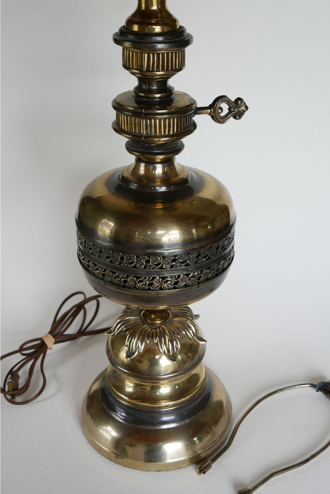 Vintage Ornate Gold Table Lamp, Ornate BRass Lamp, Vintage brass Lamp, Brass Table Lamp, Vintage Ornate BRass Table Lamp