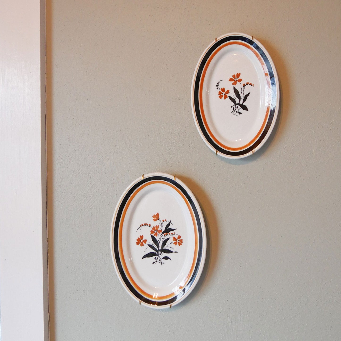 Vintage Black and Orange Poppy Flower Plate Set, D.E. McNicol Vitrified China, Vintage Plate Set, Vintage PLate Gallery Wall, Vintage Floral Plates, VIntage Home Decor, Vintage Wall DEcor