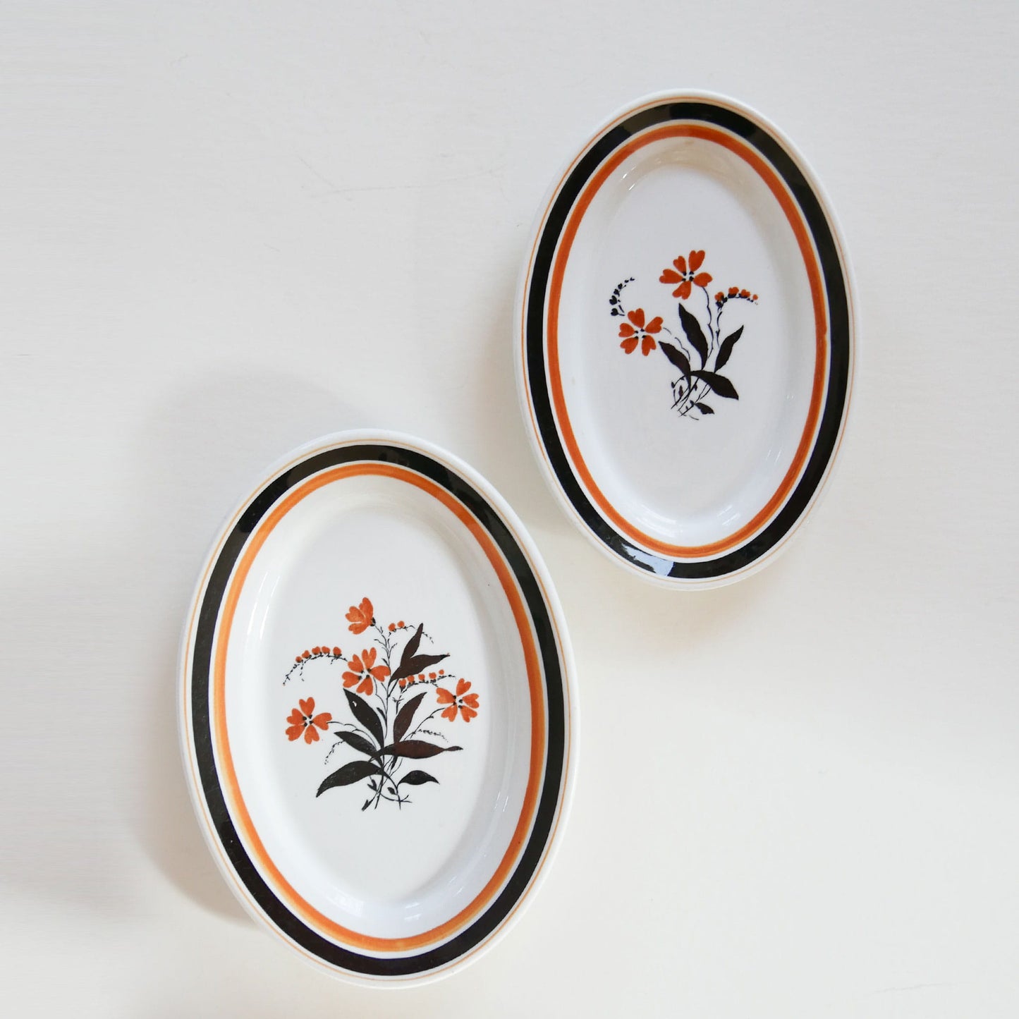 Vintage Black and Orange Poppy Flower Plate Set, D.E. McNicol Vitrified China, Vintage Plate Set, Vintage PLate Gallery Wall, Vintage Floral Plates, VIntage Home Decor, Vintage Wall DEcor