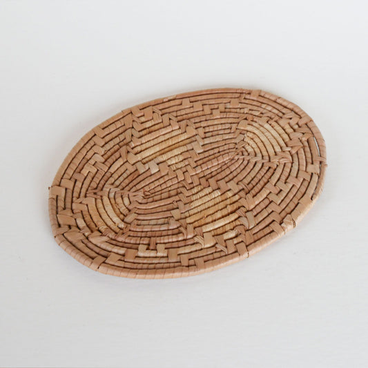 Wicker Floral Shaped Trivet, Vintage Wicker Decor, Vintage Gallery Wall, Vintage Boho Wall, Vintage Boho Wicker, Boho Wicker Decor, Vintage Raffia Trivet