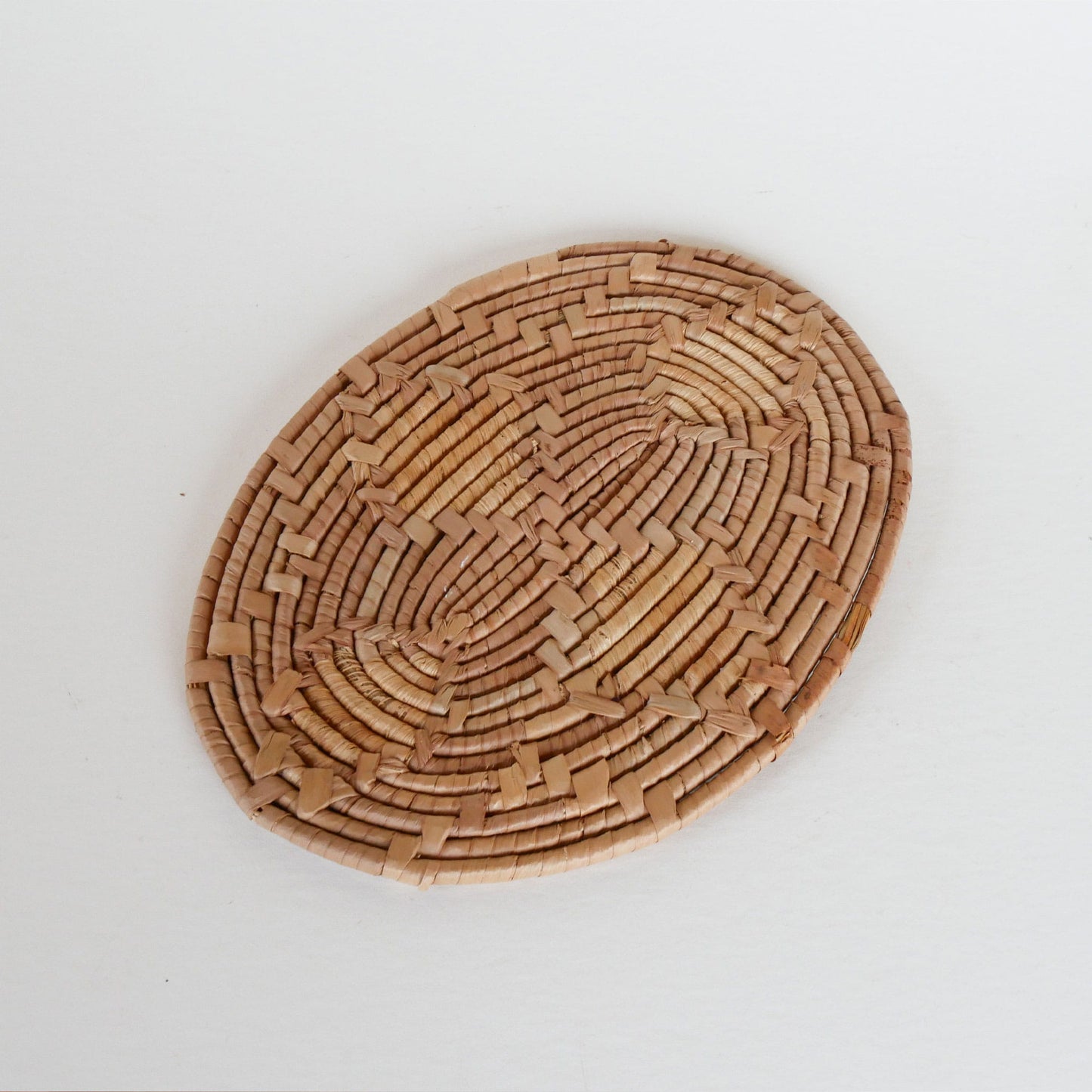 Wicker Floral Shaped Trivet, Vintage Wicker Decor, Vintage Gallery Wall, Vintage Boho Wall, Vintage Boho Wicker, Boho Wicker Decor, Vintage Raffia Trivet