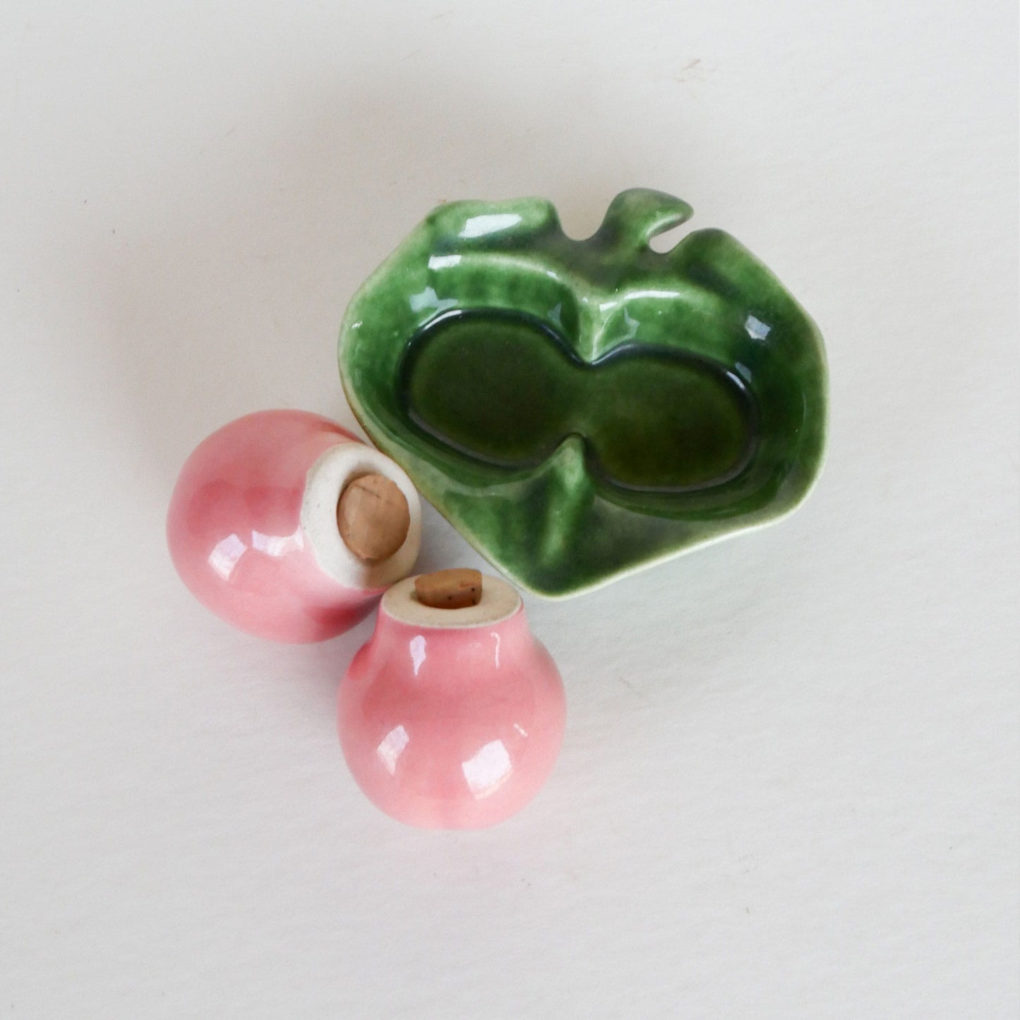 Vintage Peach Salt and Pepper Shakers, Vintage Fruit Salt Pepper Shakers, Vintage Peach Shakers, Vintage Kitchen Fruit, Vintage Shakers, Vintage Kitchen Decor