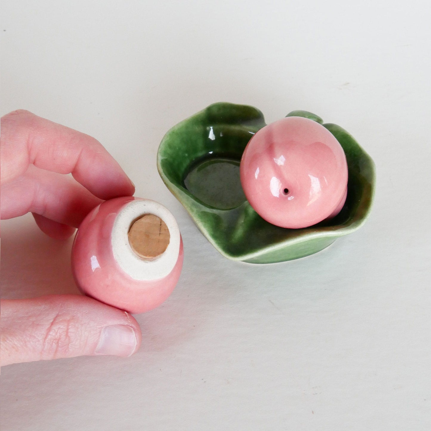 Vintage Peach Salt and Pepper Shakers, Vintage Fruit Salt Pepper Shakers, Vintage Peach Shakers, Vintage Kitchen Fruit, Vintage Shakers, Vintage Kitchen Decor
