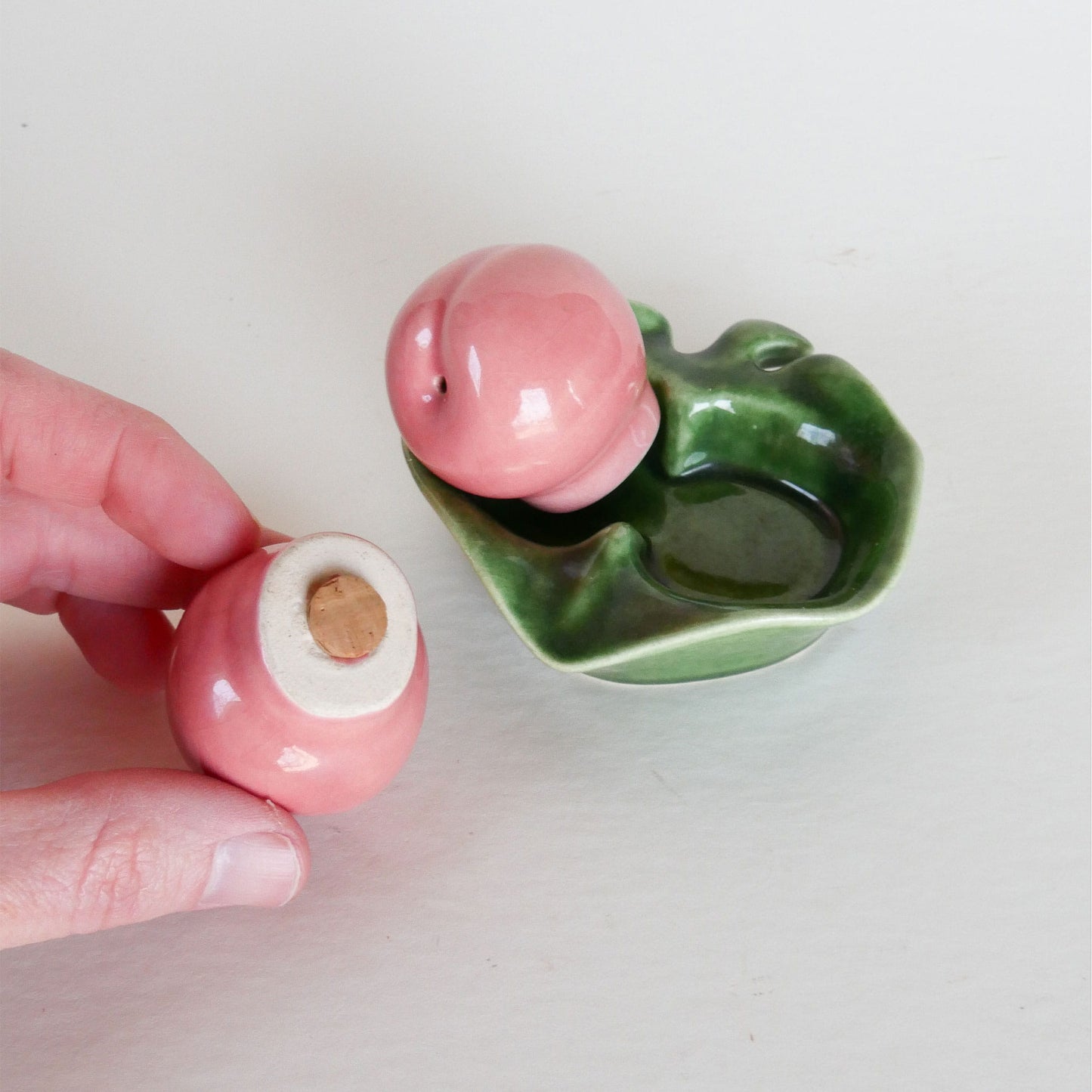 Vintage Peach Salt and Pepper Shakers, Vintage Fruit Salt Pepper Shakers, Vintage Peach Shakers, Vintage Kitchen Fruit, Vintage Shakers, Vintage Kitchen Decor