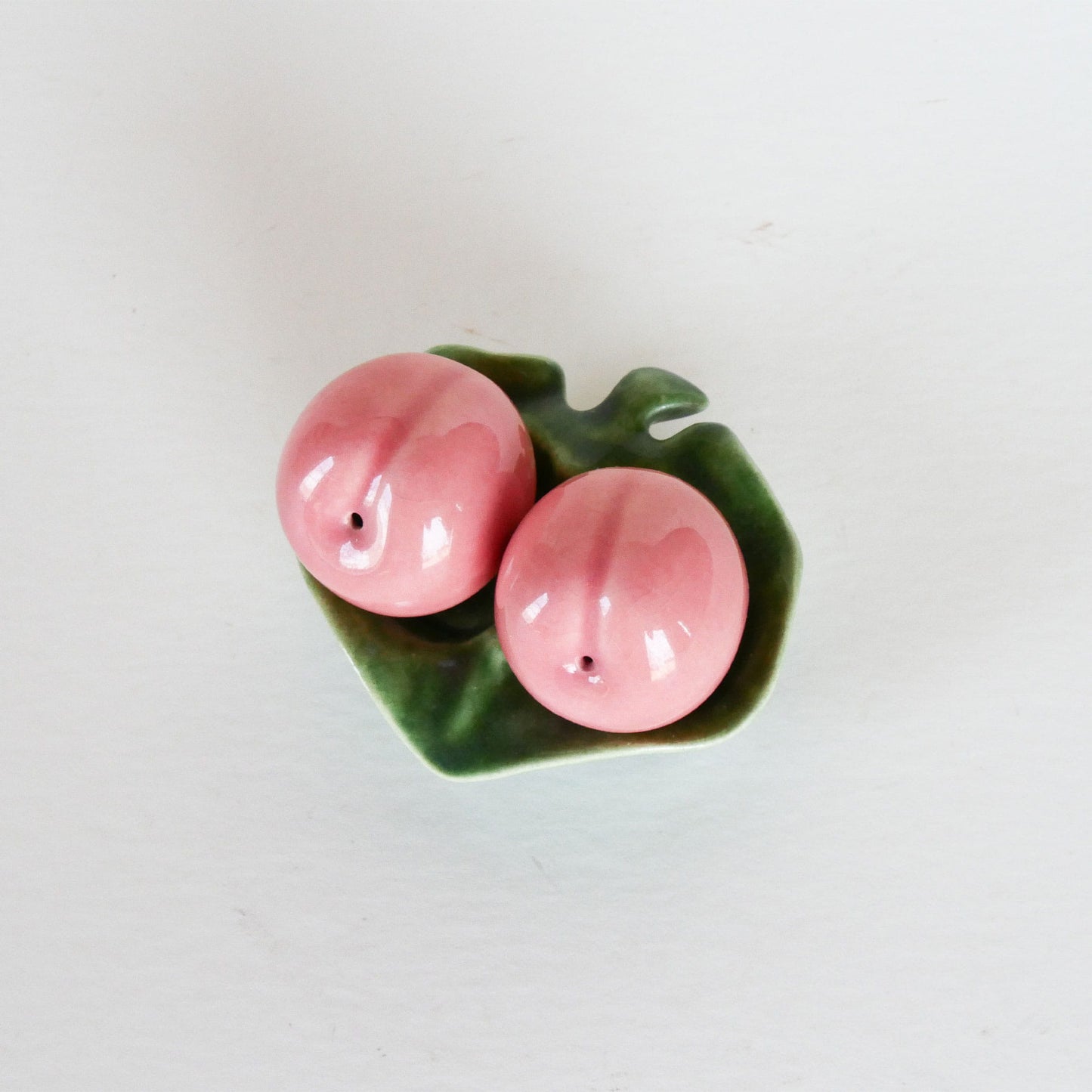 Vintage Peach Salt and Pepper Shakers, Vintage Fruit Salt Pepper Shakers, Vintage Peach Shakers, Vintage Kitchen Fruit, Vintage Shakers, Vintage Kitchen Decor