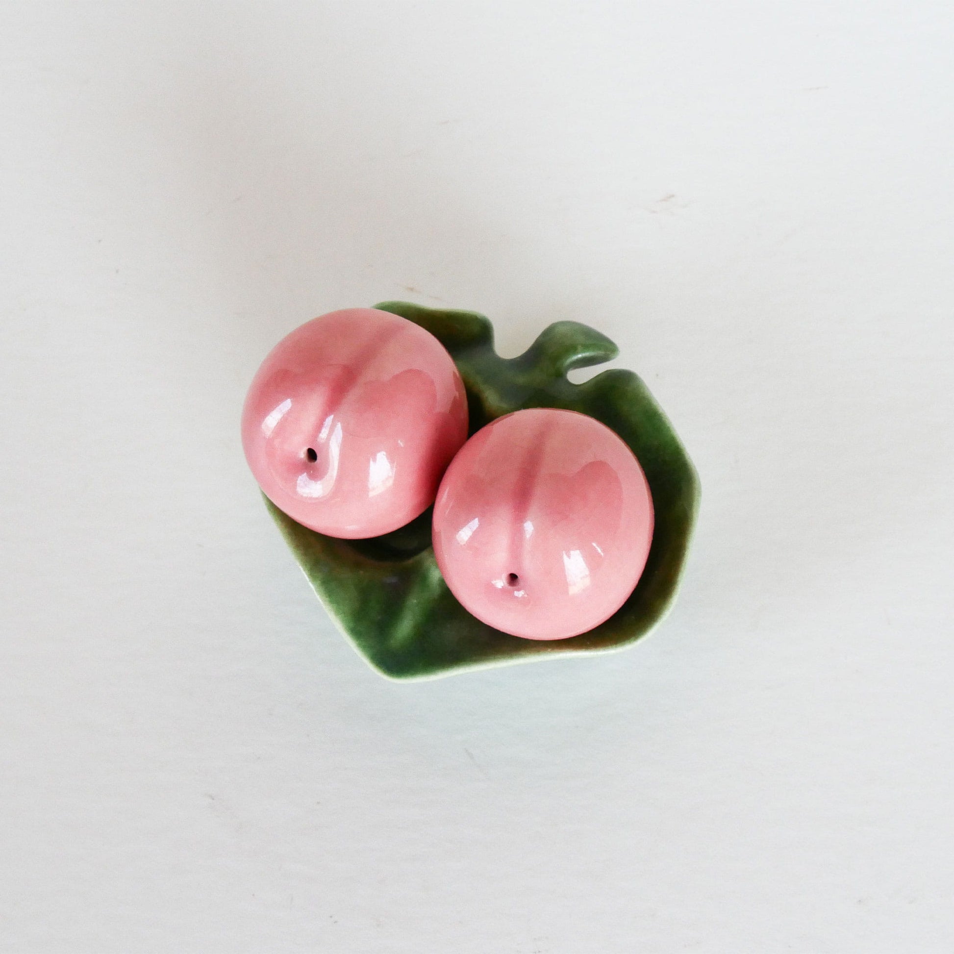 Vintage Peach Salt and Pepper Shakers, Vintage Fruit Salt Pepper Shakers, Vintage Peach Shakers, Vintage Kitchen Fruit, Vintage Shakers, Vintage Kitchen Decor