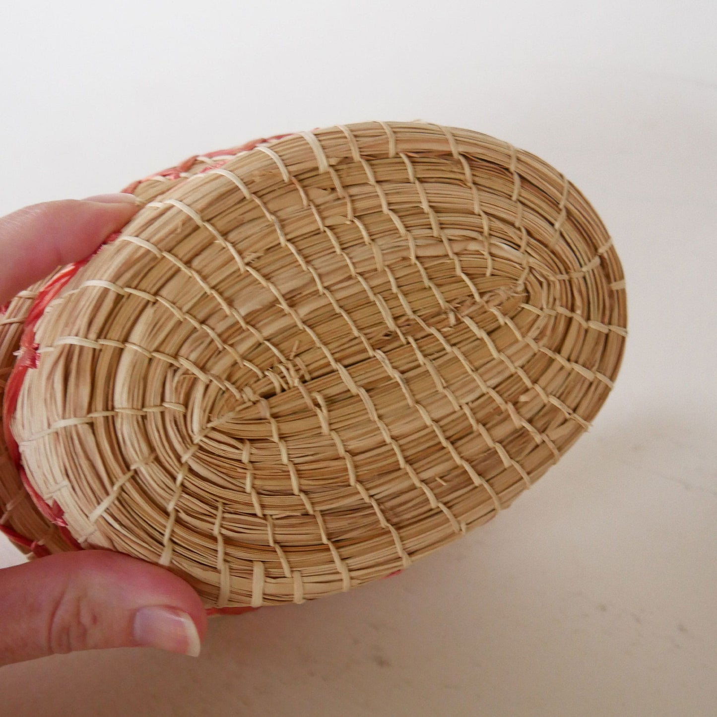 Vintage Pink Floral Raffia Straw Oval Storage Basket, Boho Basket Storage, Raffia Basket Storage Raffia Jewelry Box, Pink Floral Raffia Basket with Lid, Boho Basket Decor