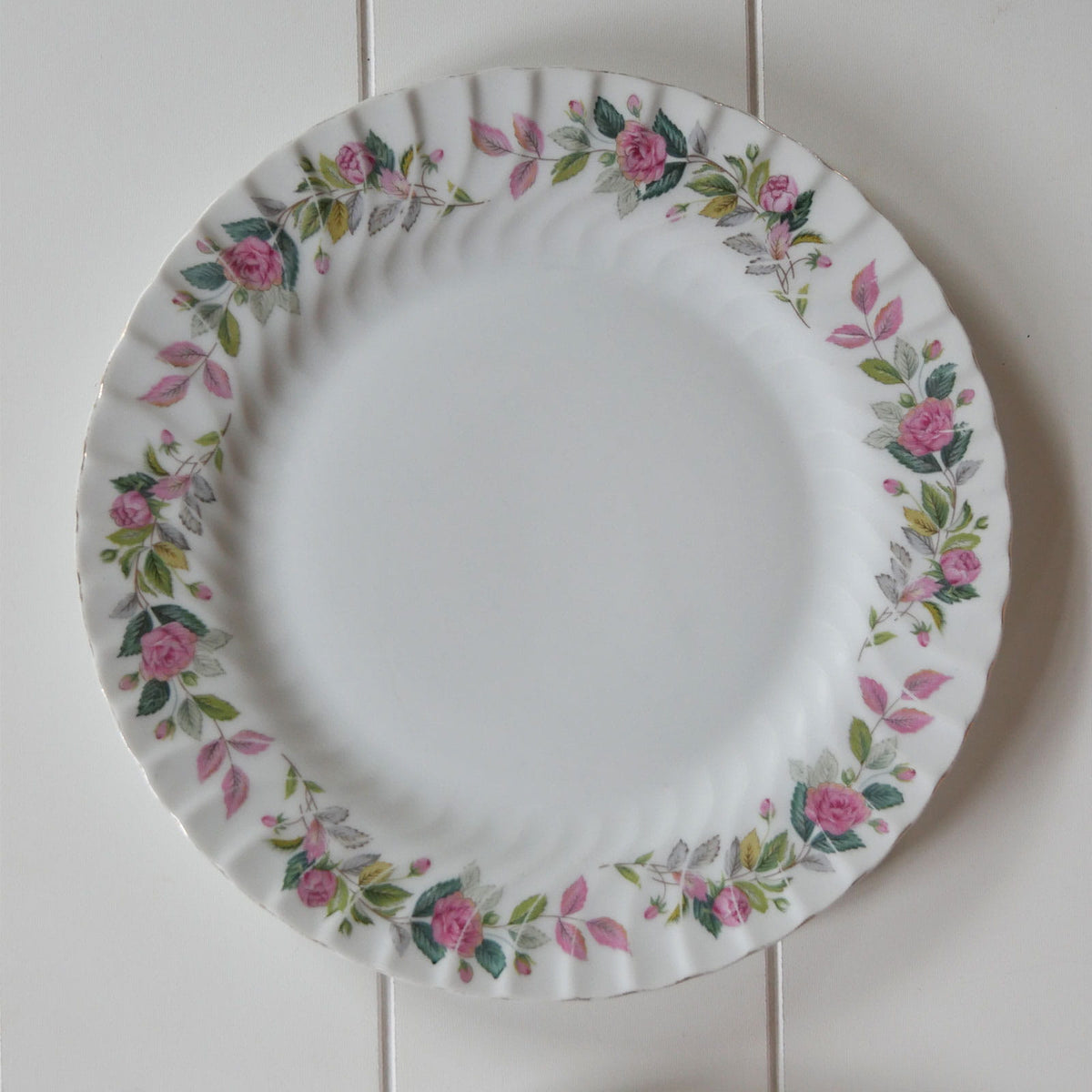 Vintage Pink Rose Pattern Plate, Floral Plate Wall, Cottacore Rose Plate Wall, Vintage Plate Wall, Vintage Floral Plate Wall, Vintage Rose Pattern Plate Wall