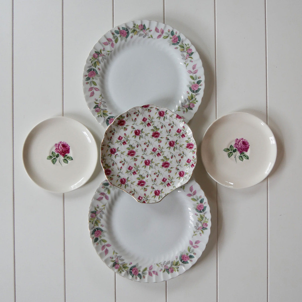 Vintage Pink Rose Pattern Plate, Floral Plate Wall, Cottacore Rose Plate Wall, Vintage Plate Wall, Vintage Floral Plate Wall, Vintage Rose Pattern Plate Wall
