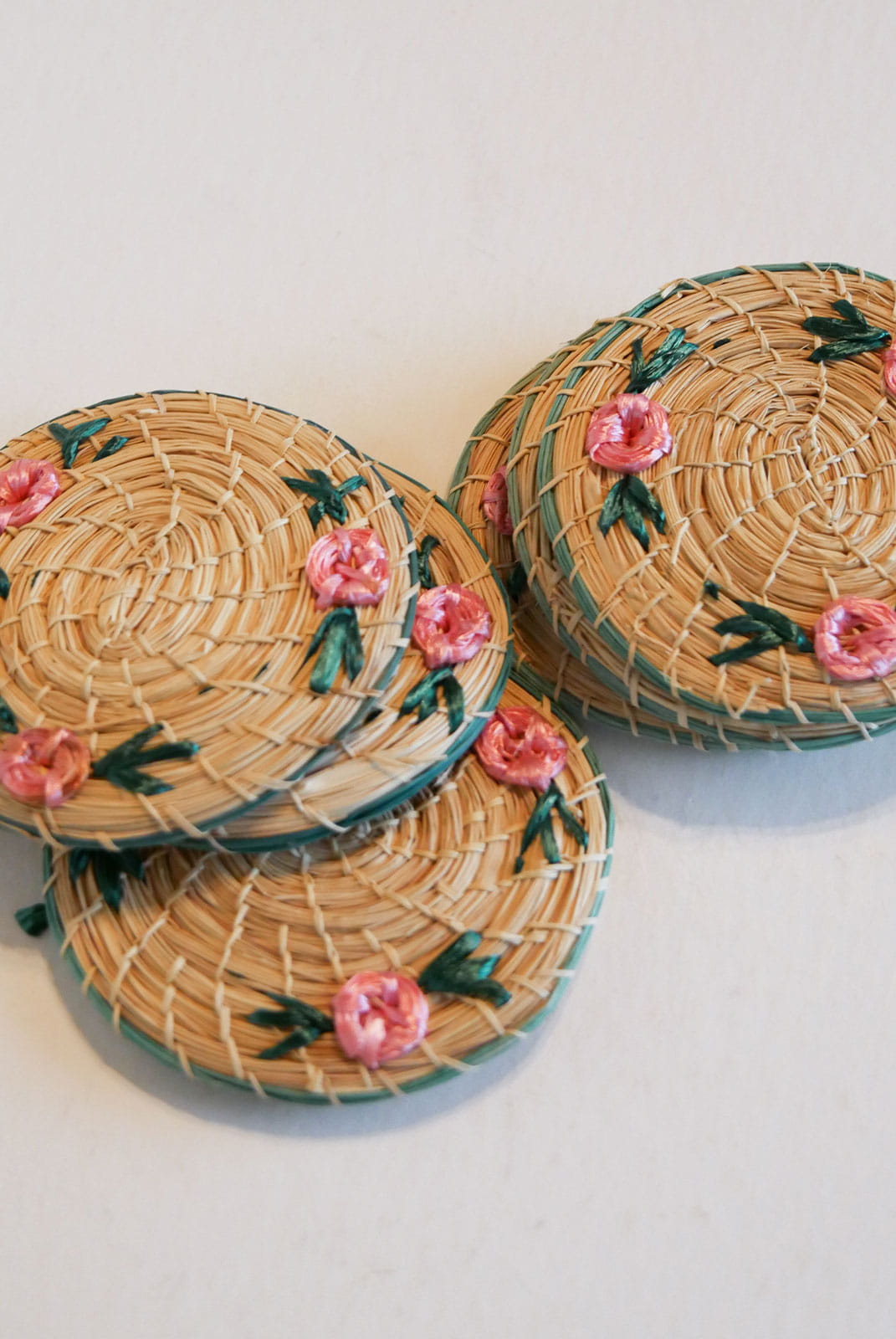 Vintage Raffia Floral Coasters, Vintage Tropical Decor, Vintage Wicker Coasters, Tropical Wicker Coasters