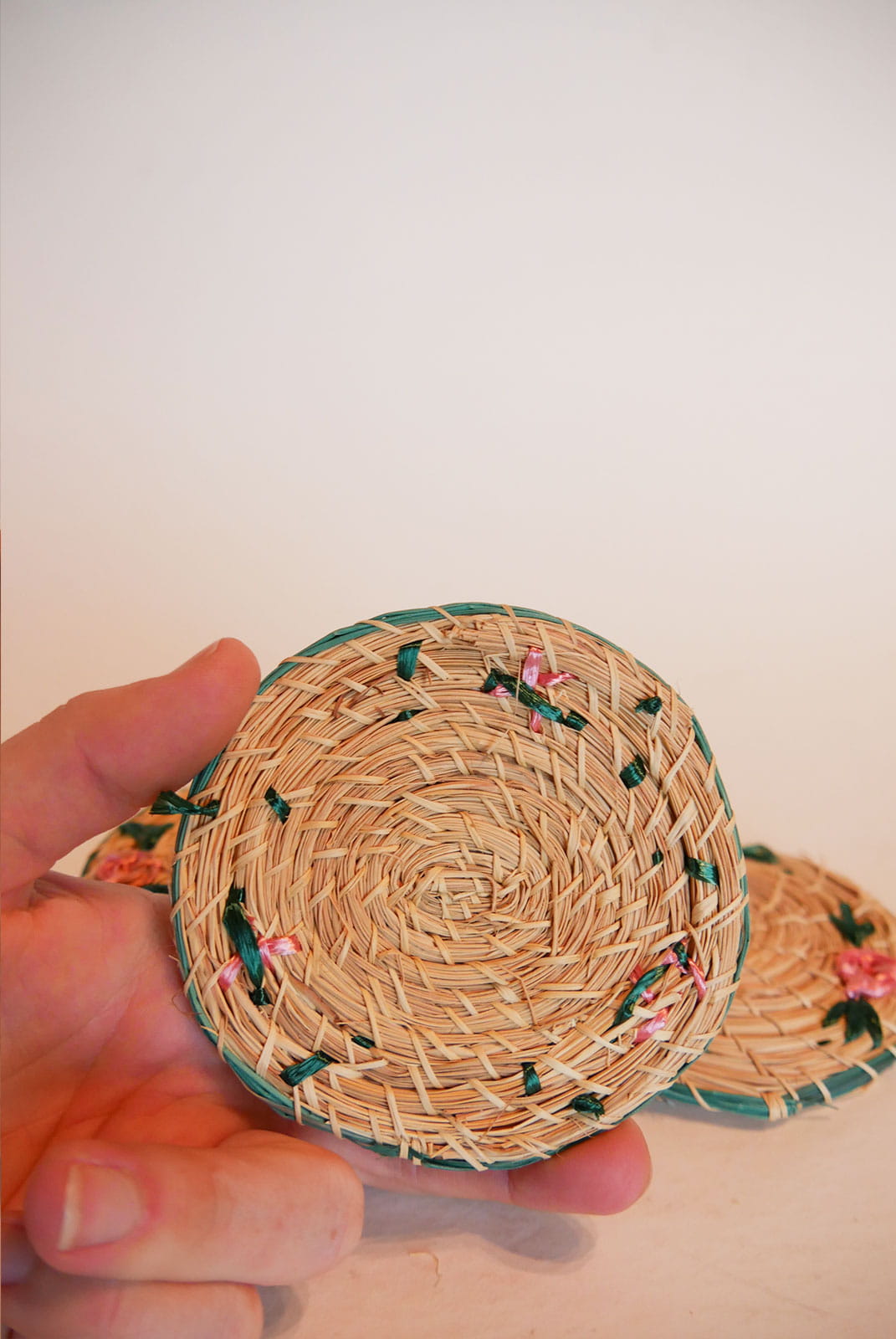 Vintage Raffia Floral Coasters, Vintage Tropical Decor, Vintage Wicker Coasters, Tropical Wicker Coasters