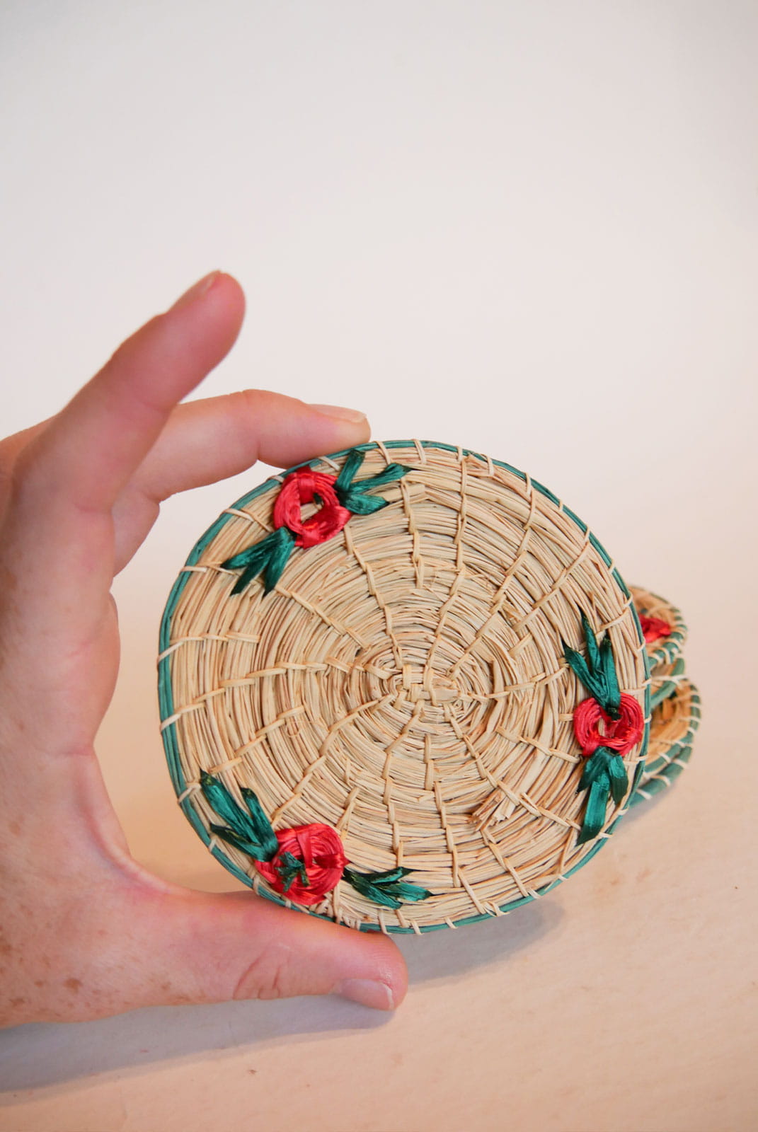 Vintage Raffia Floral Coasters, Vintage Tropical Decor, Vintage Wicker Coasters, Tropical Wicker Coasters