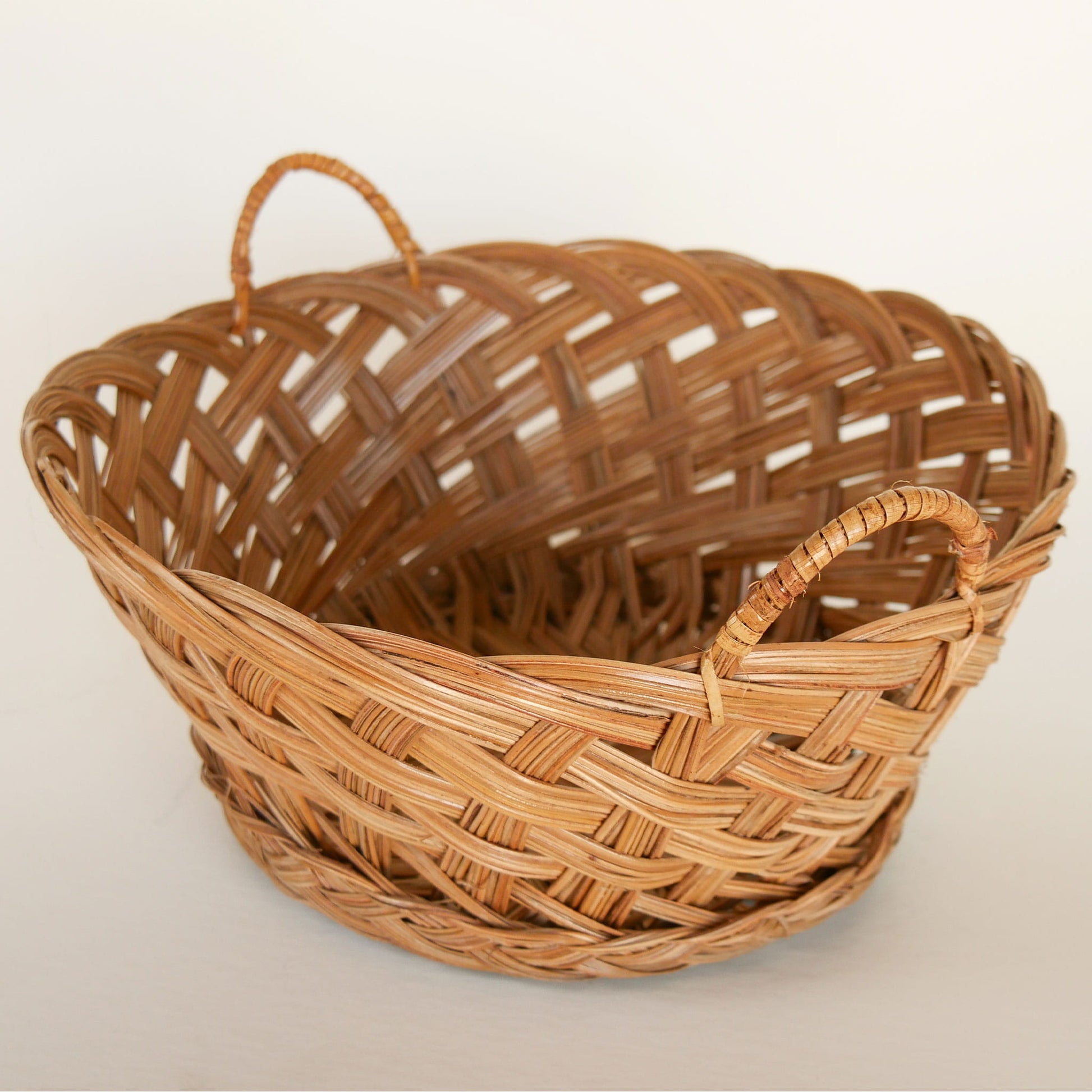 Vintage Round Rattan WIcker Basket with Handles, VIntage Farmhouse Basket Storage, Vintage Cottagecore Basket Decor, Vintage Cottage Basket Decor, Vintage Rattan Basket with Handles